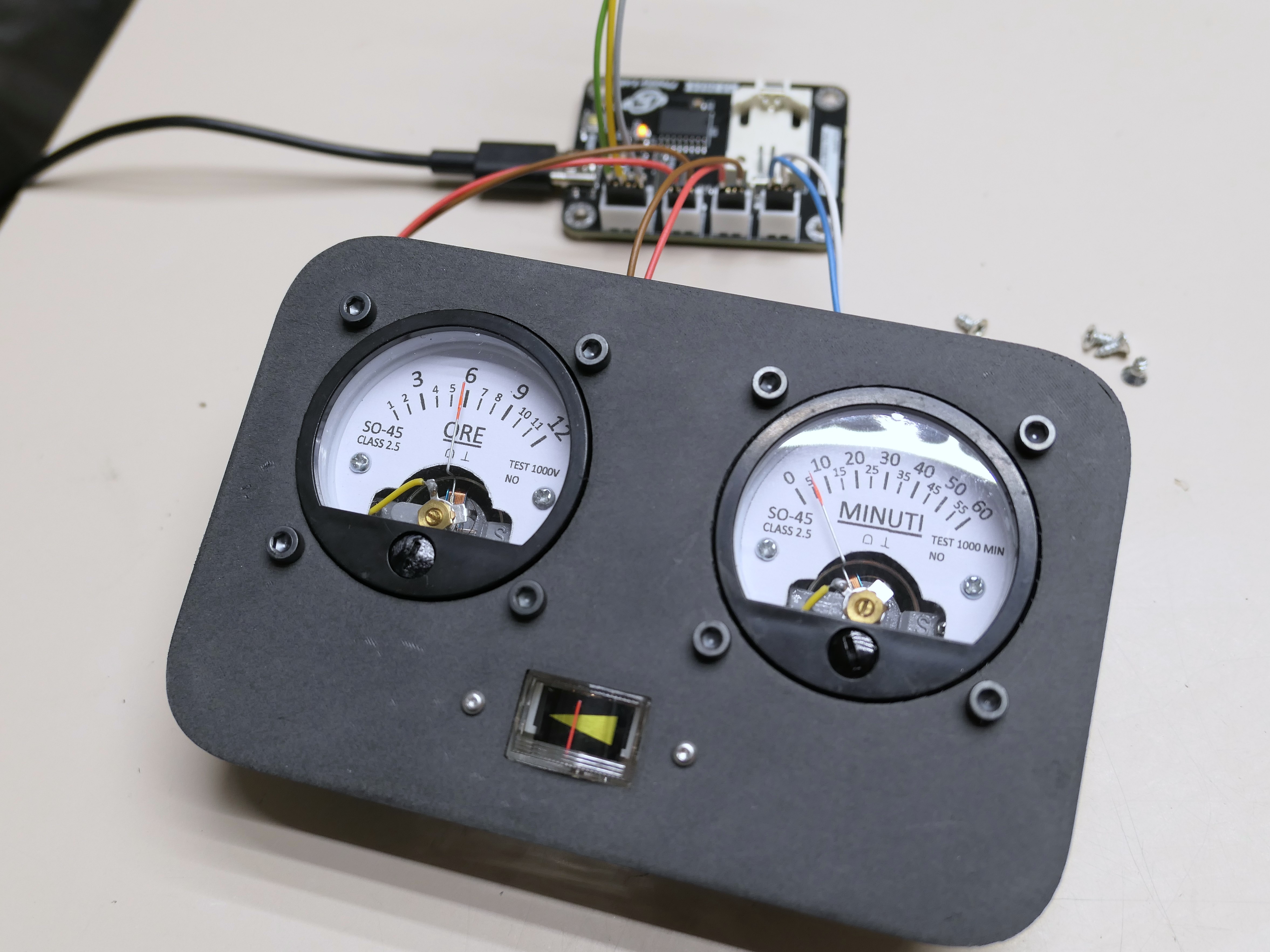 Floppy Voltmeter Clock — thumbnail 2