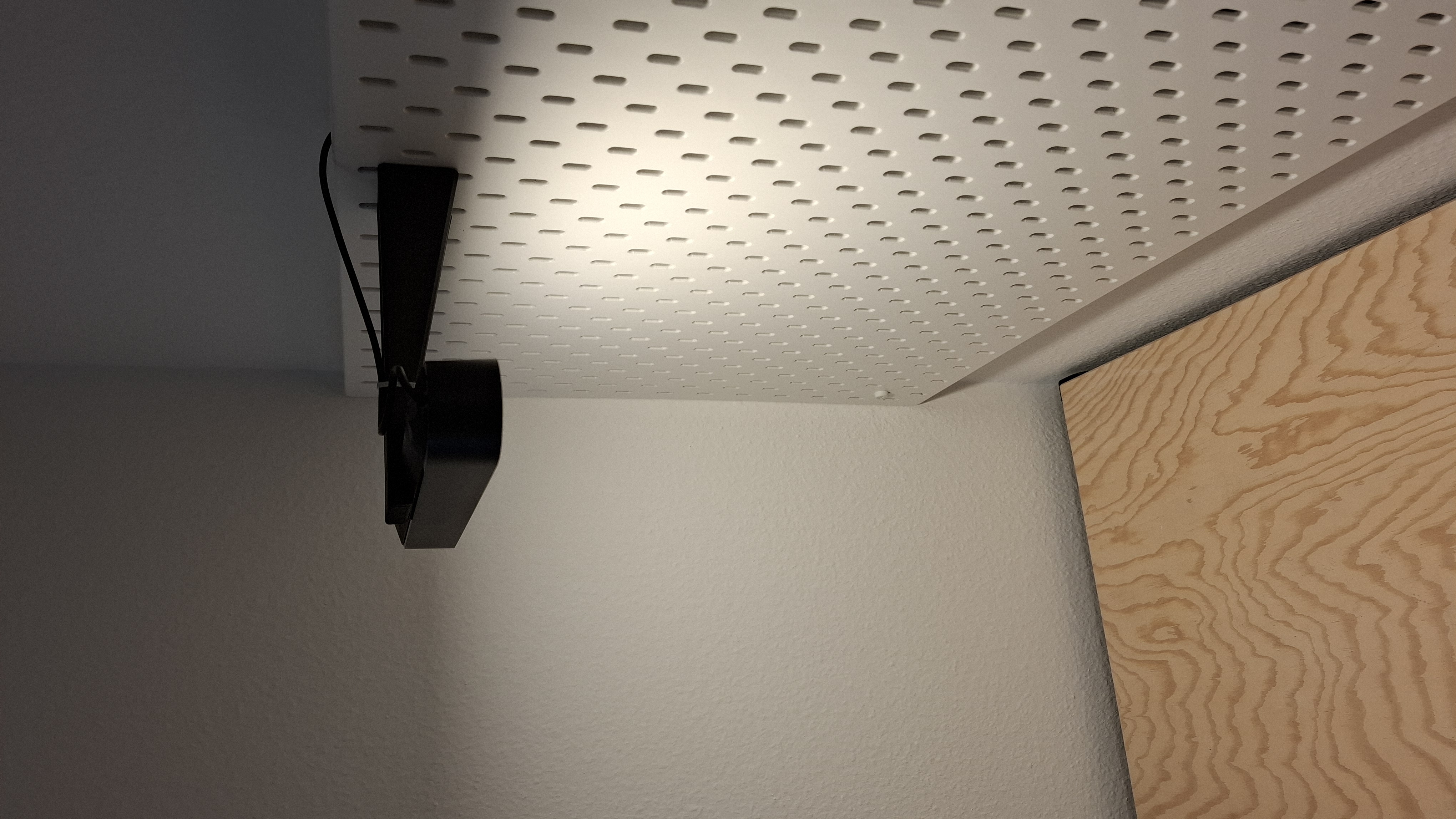 Skadis Mount: Philips Hue Play Ambience Lightbar