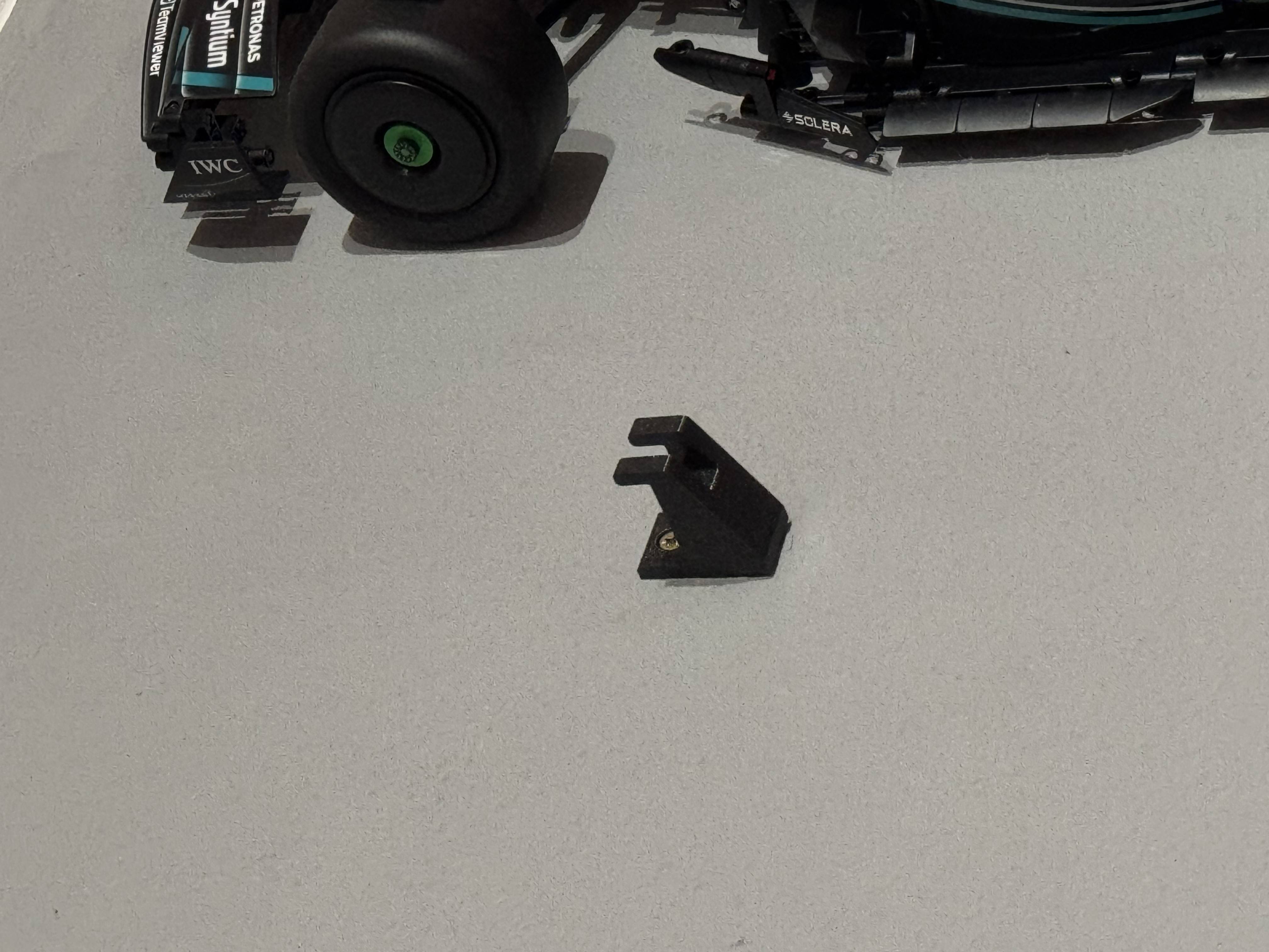 Lego Technic Ferrari SF-24 F1 (42207) wall mount