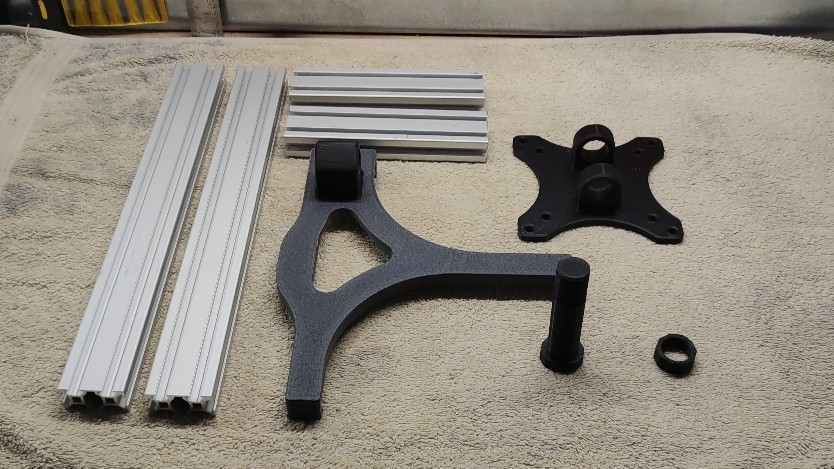 Articulated vertical monitor support
