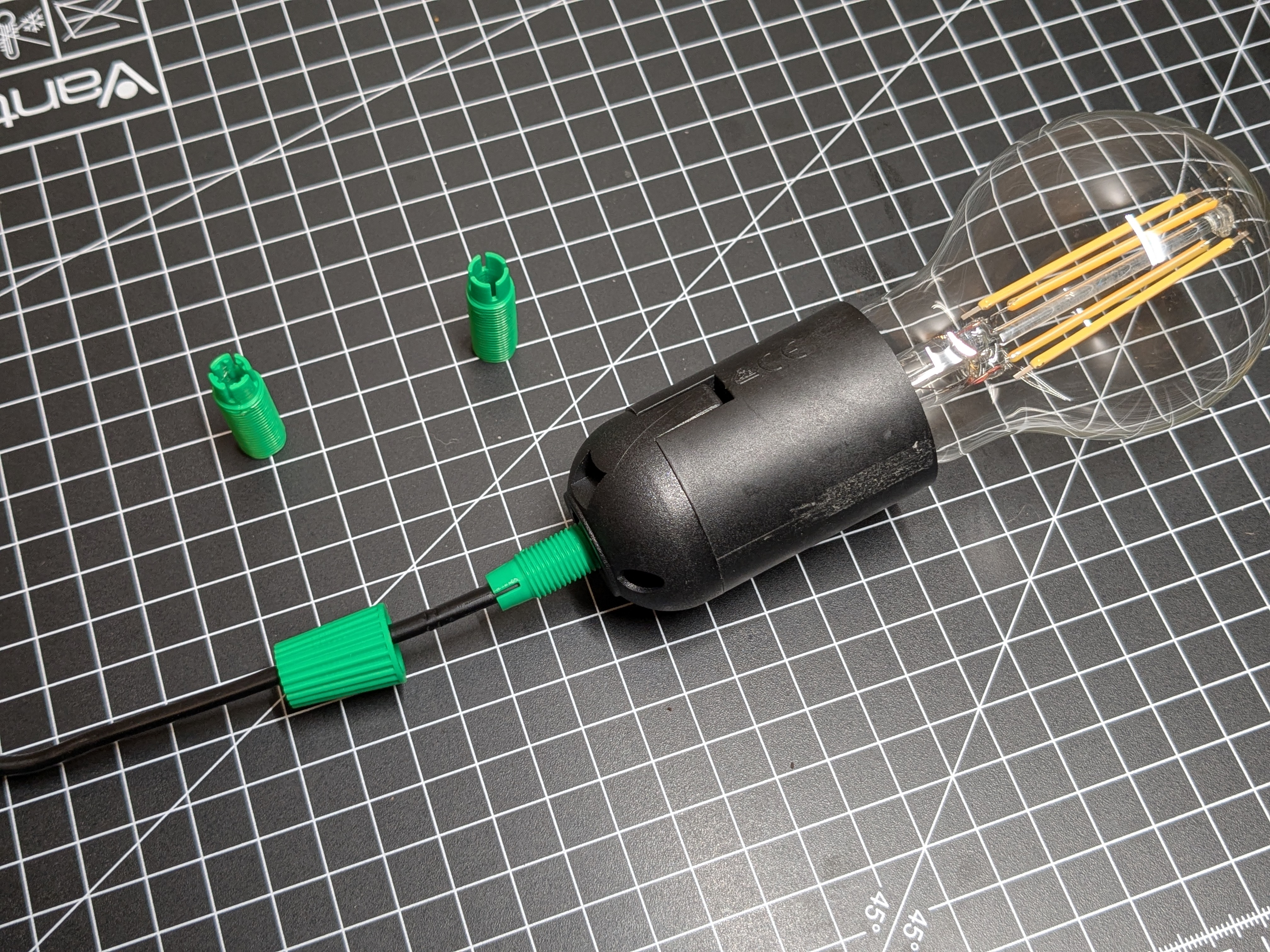 Lamp cord grip E27 / Zugentlastung für E27 Lampen