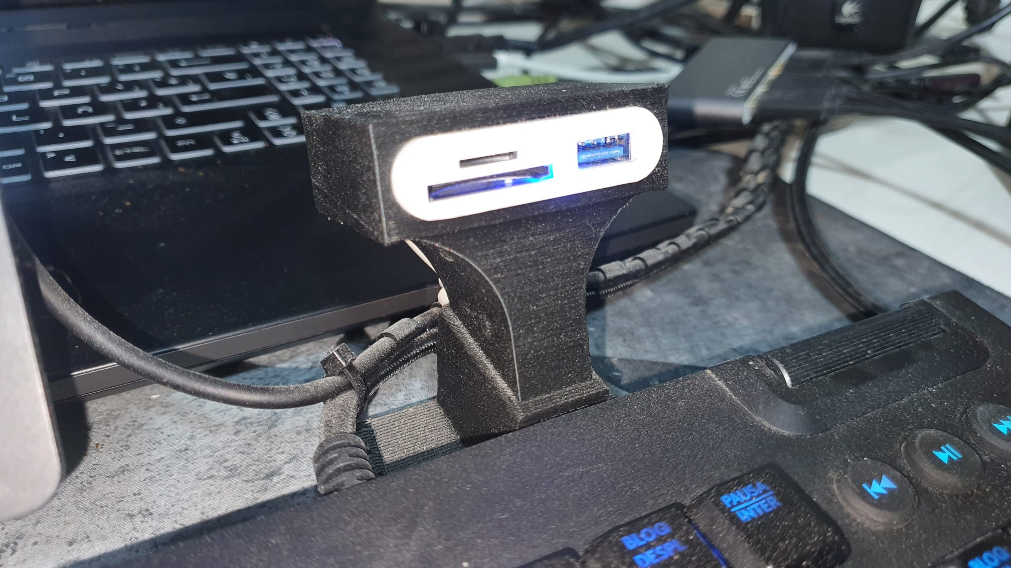 Conector lector de tarjetas y usb