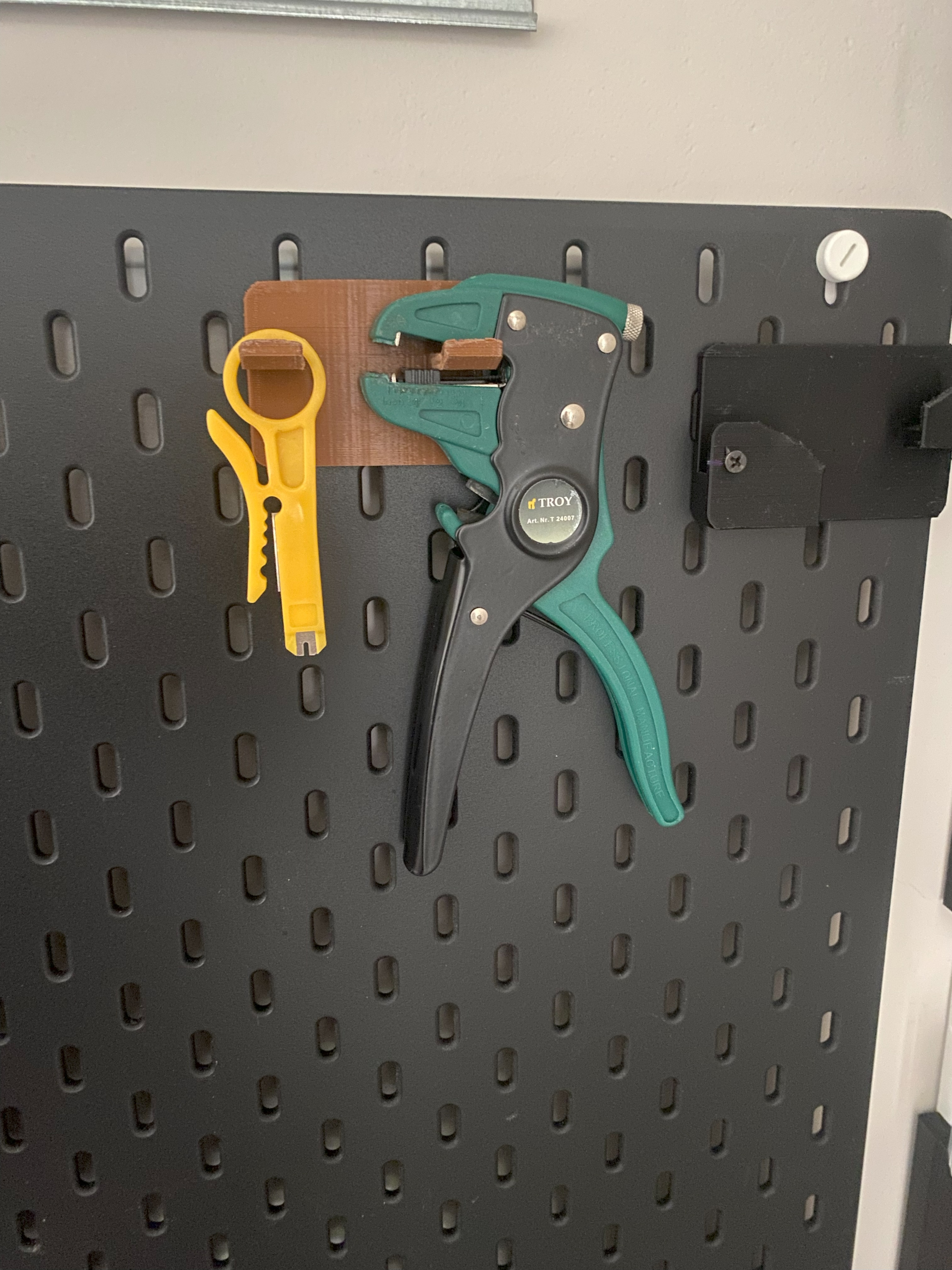 cable stripper holder (SKADIS)