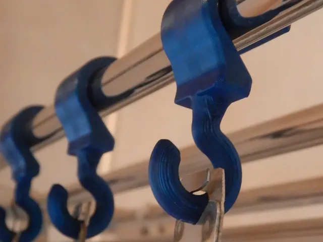 Haken für Filmklammern zum Filmetrocknen; Hooks for film clamps for film drying