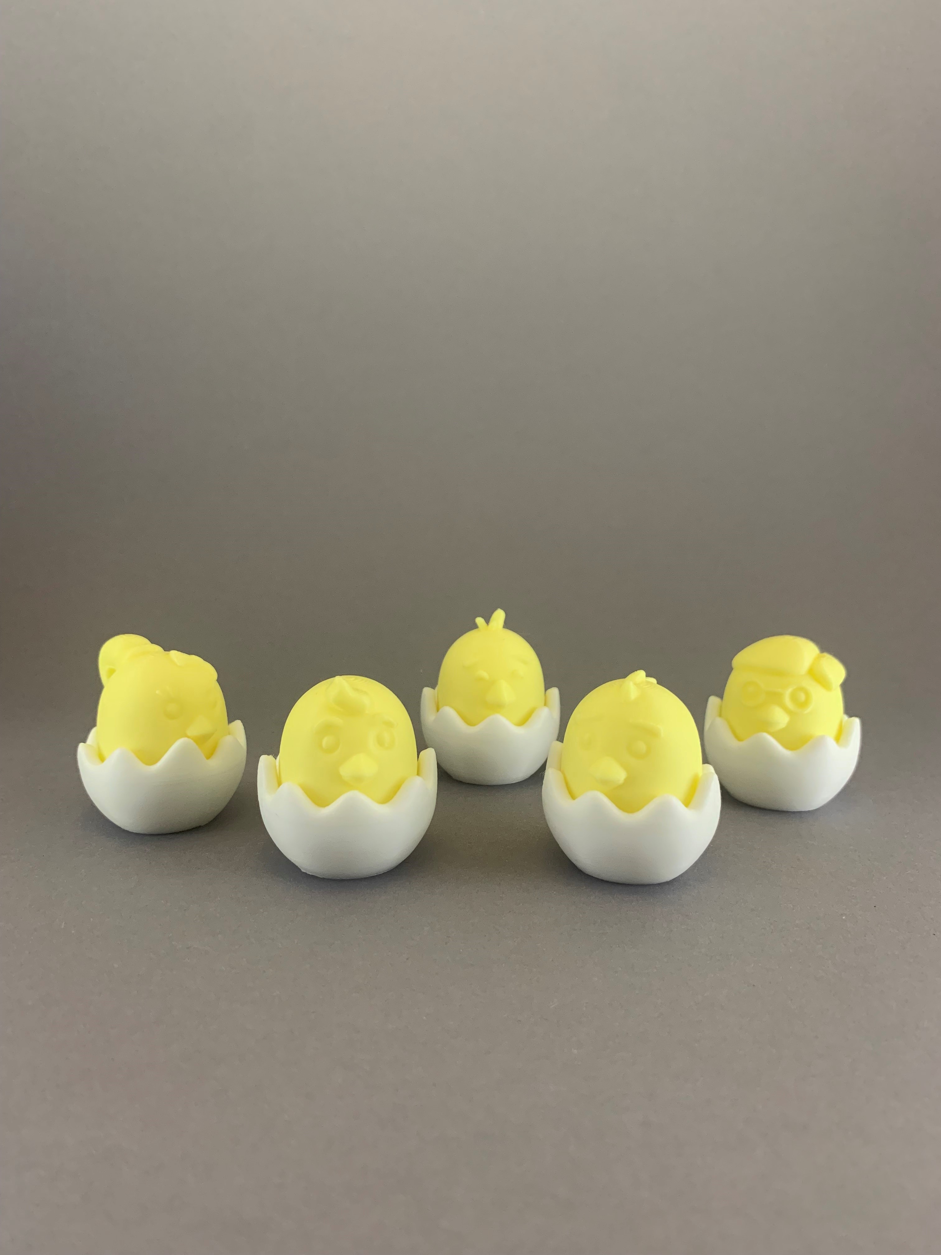 Easter Chicks in egg decor