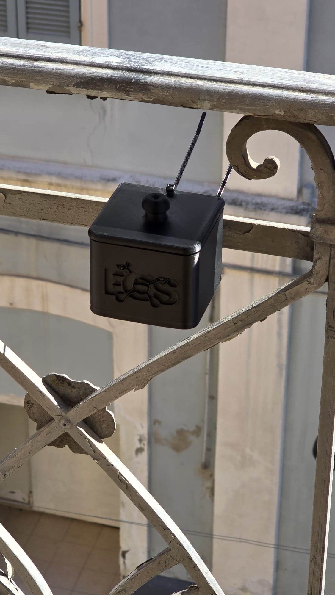 Railing ashtray