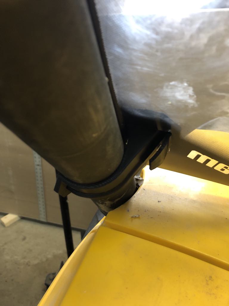 Windshield clip commander 800
