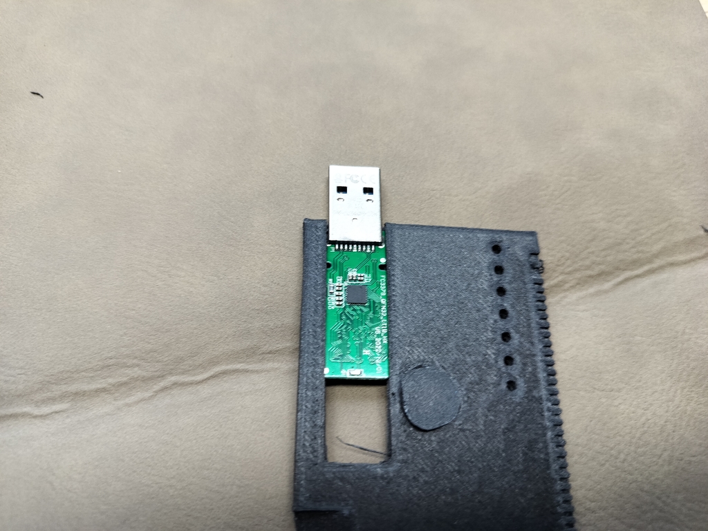 The ultimate wallet multitool — thumbnail 2