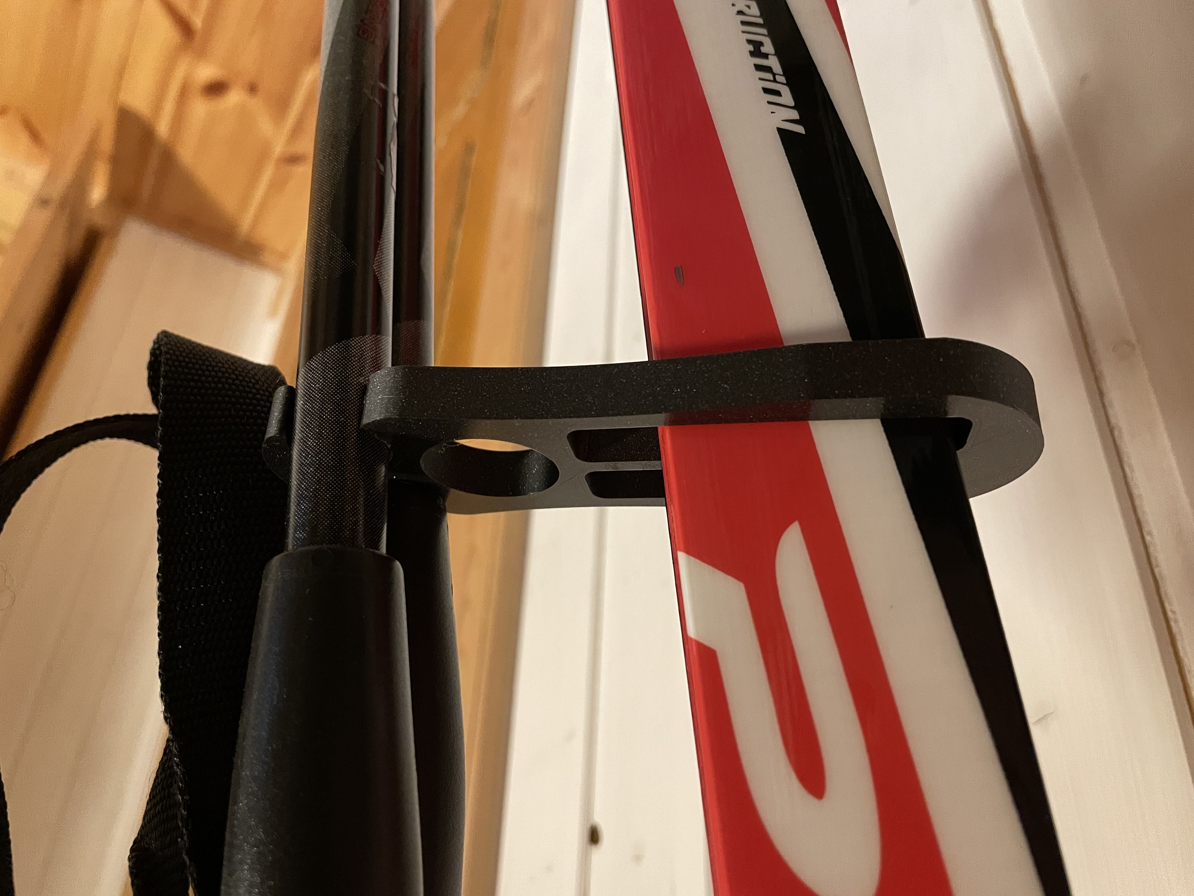Cross-country ski & pole holder/clip