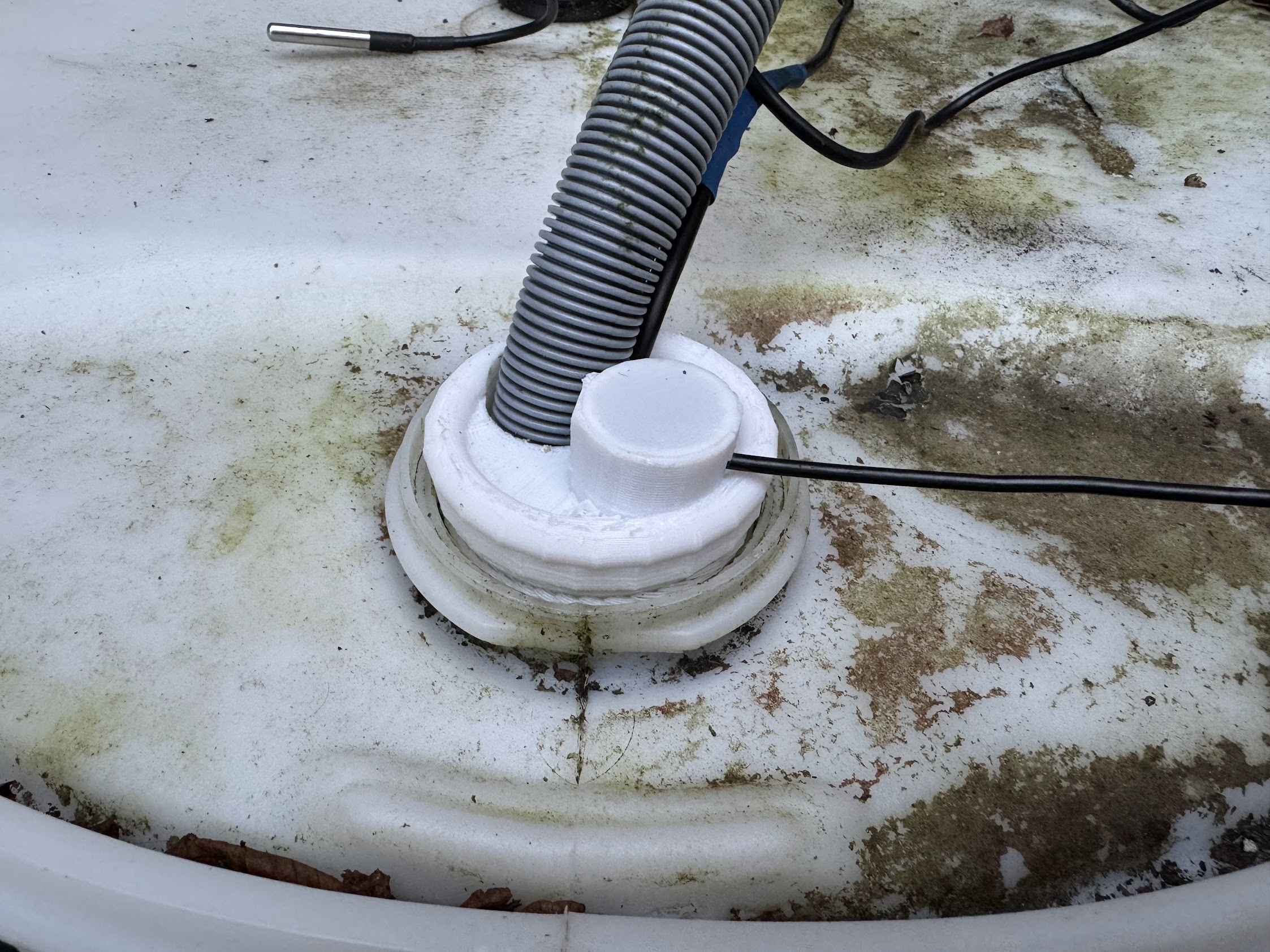Watertank fitting with JSN-SR04T level sensor & optional Pump Power Cable Cutout