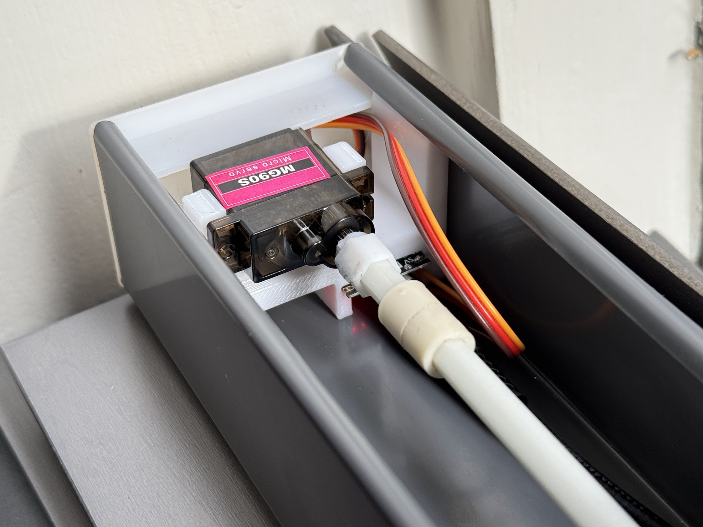 Simple yet Effective and Invisible Smart Tilt Control for 50mm Wooden Blinds (Hornbach/Soluna) with Servo