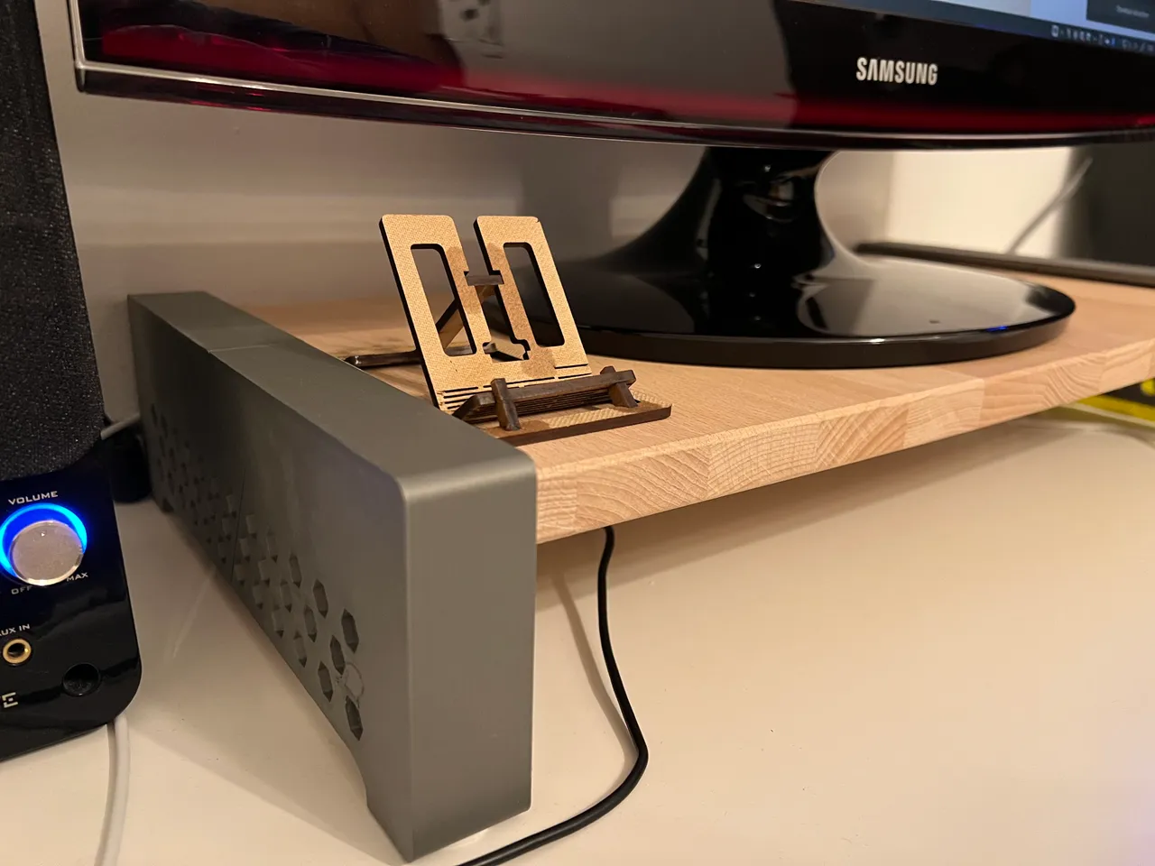 Monitor riser Monitorerhöhung by Nozzle | Download free STL model ...