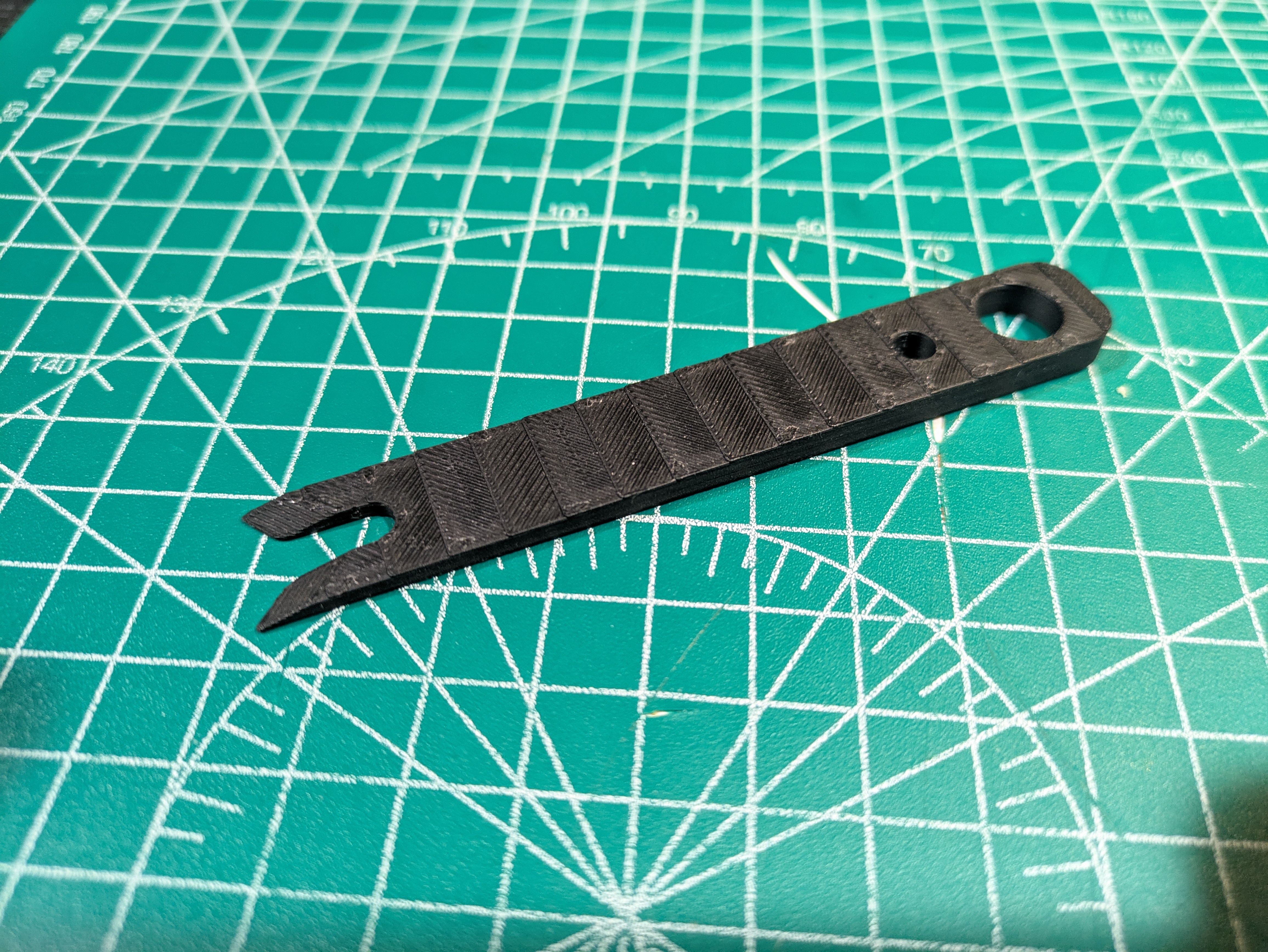 Pry tool