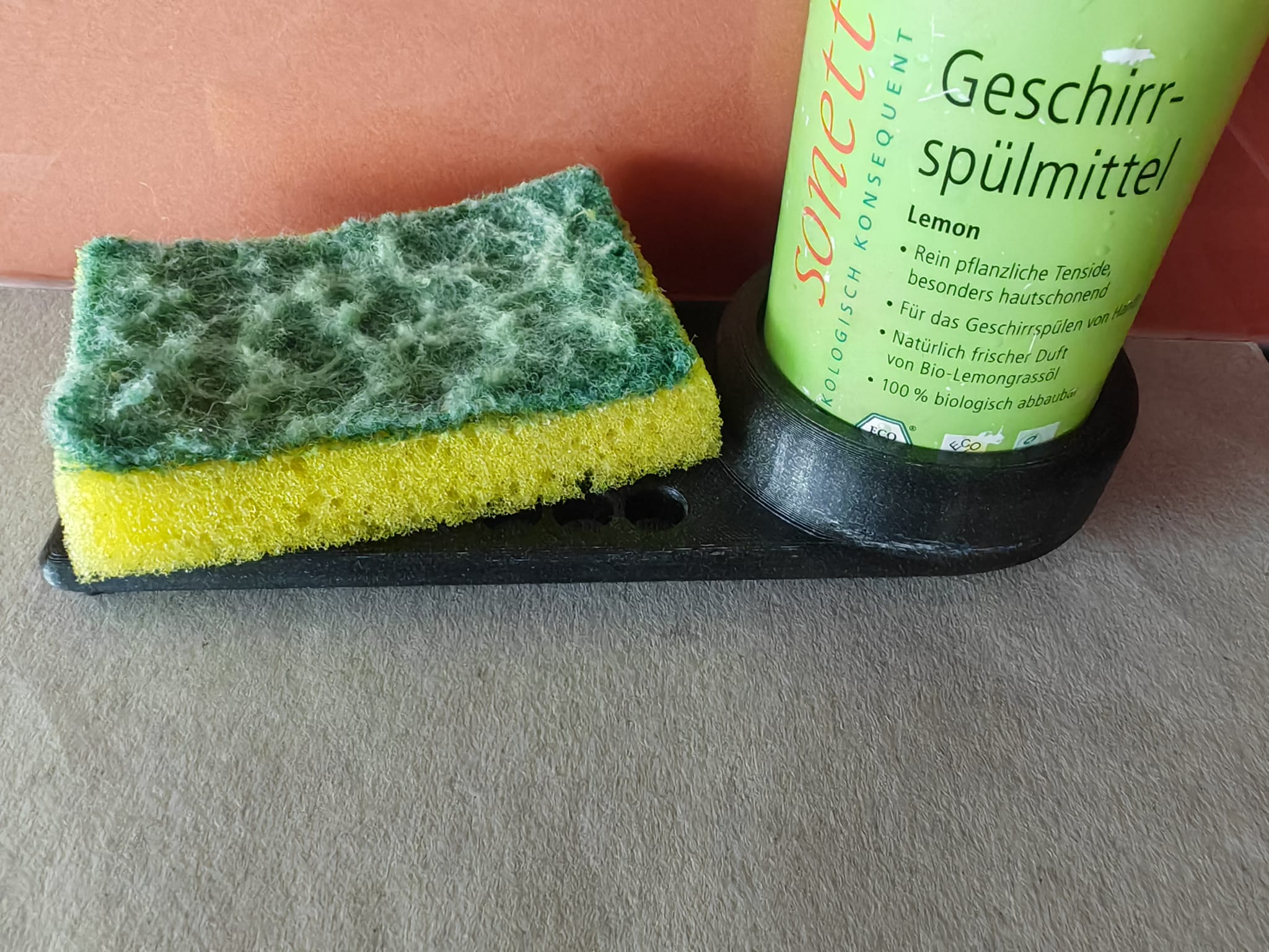 Sponge and dishwashing liquid tray