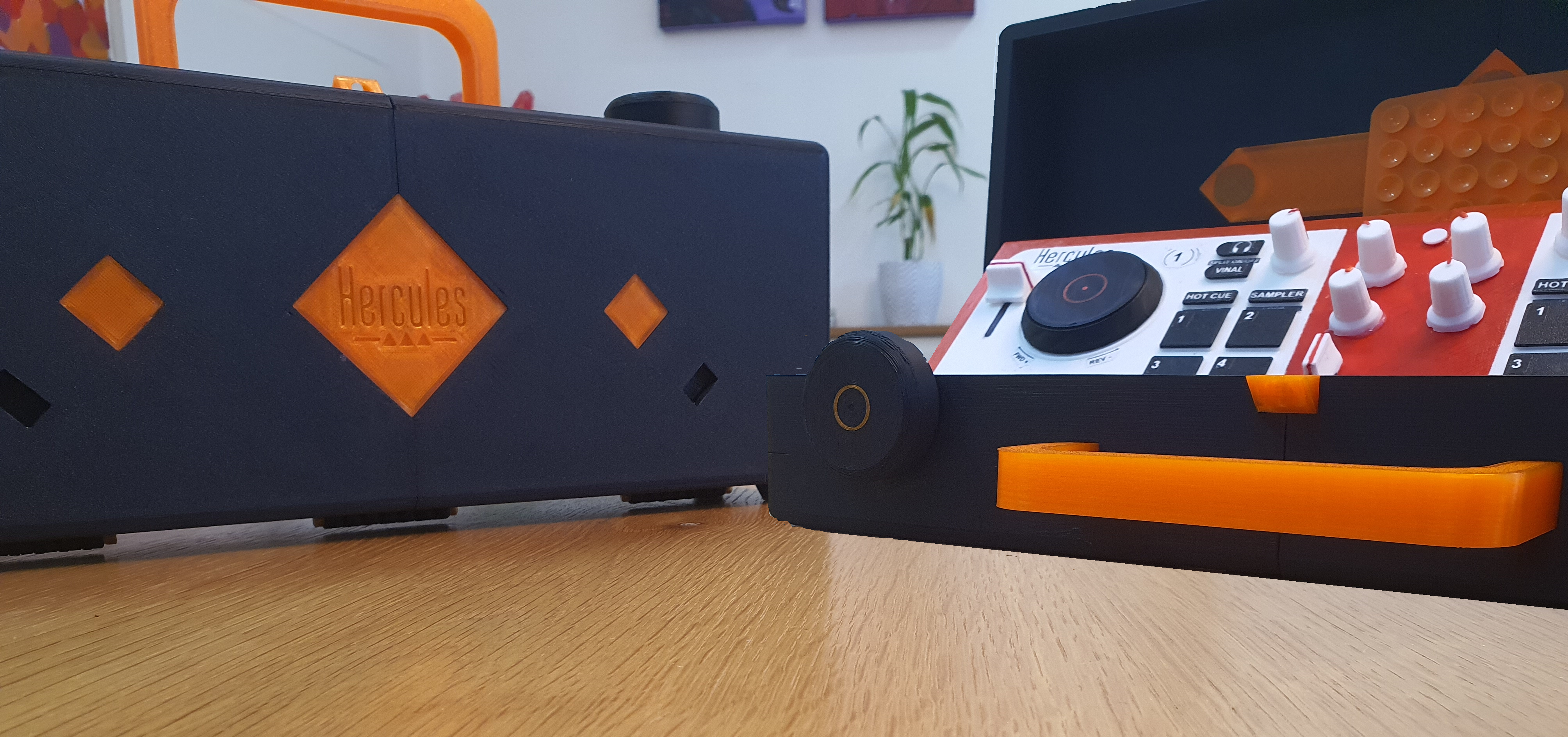 Hera: an overengineered modular carrying case for the Hercules DJ control mix