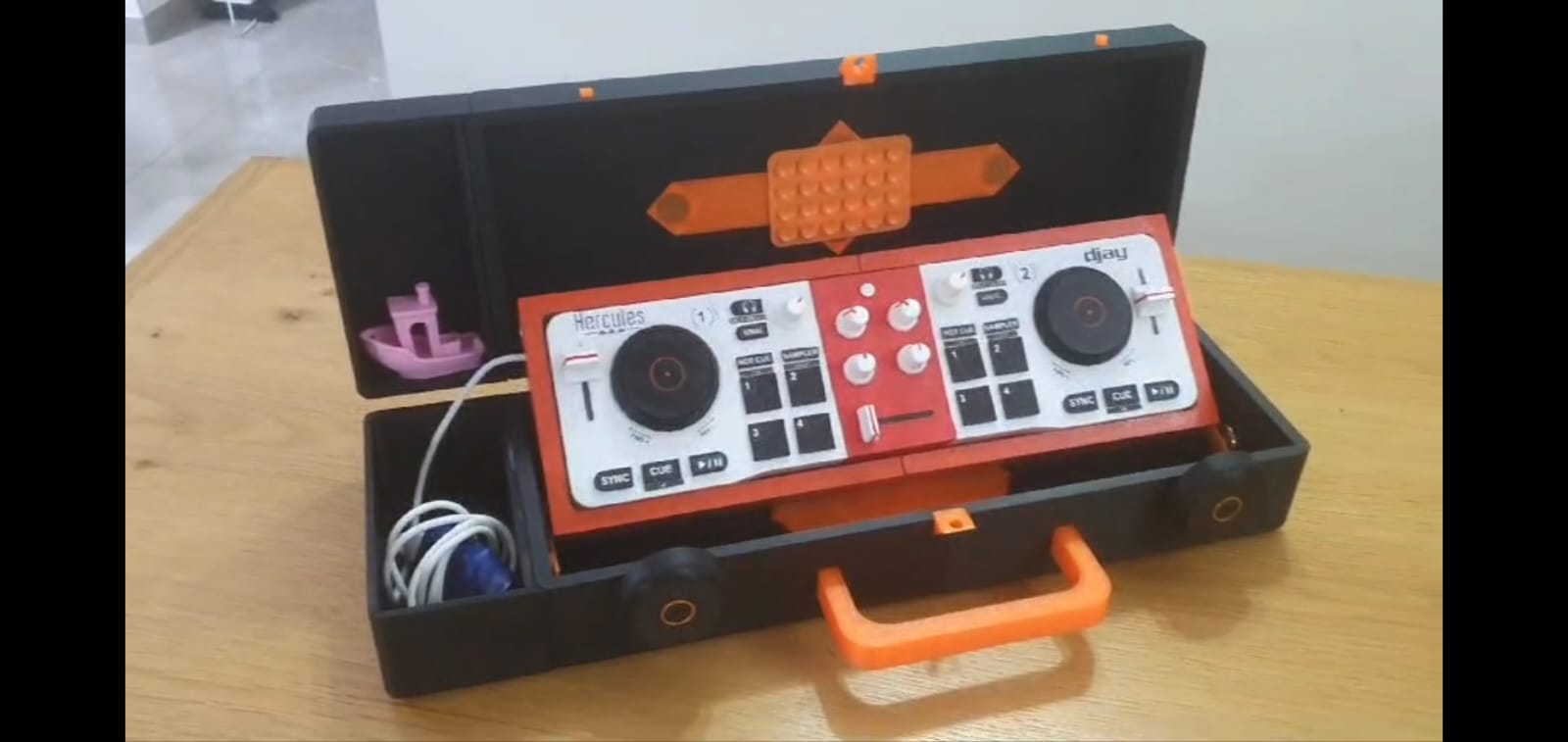 Hera: an overengineered modular carrying case for the Hercules DJ control mix — miniatura 6
