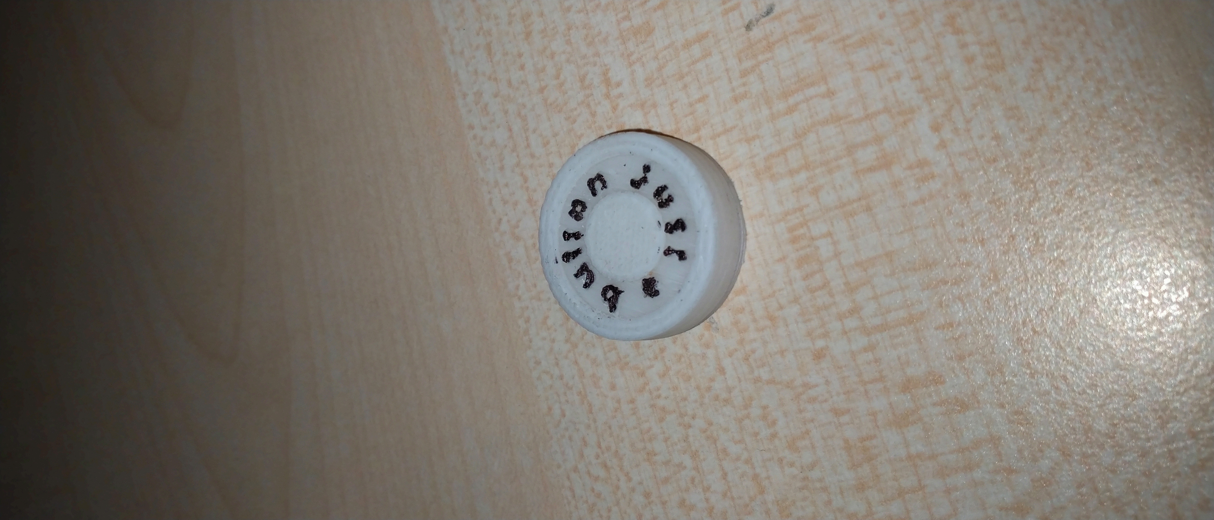 Miniatura 2 do modelo 3D Just a button - secret box