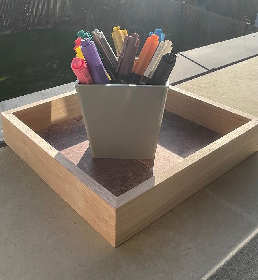 pot a crayon