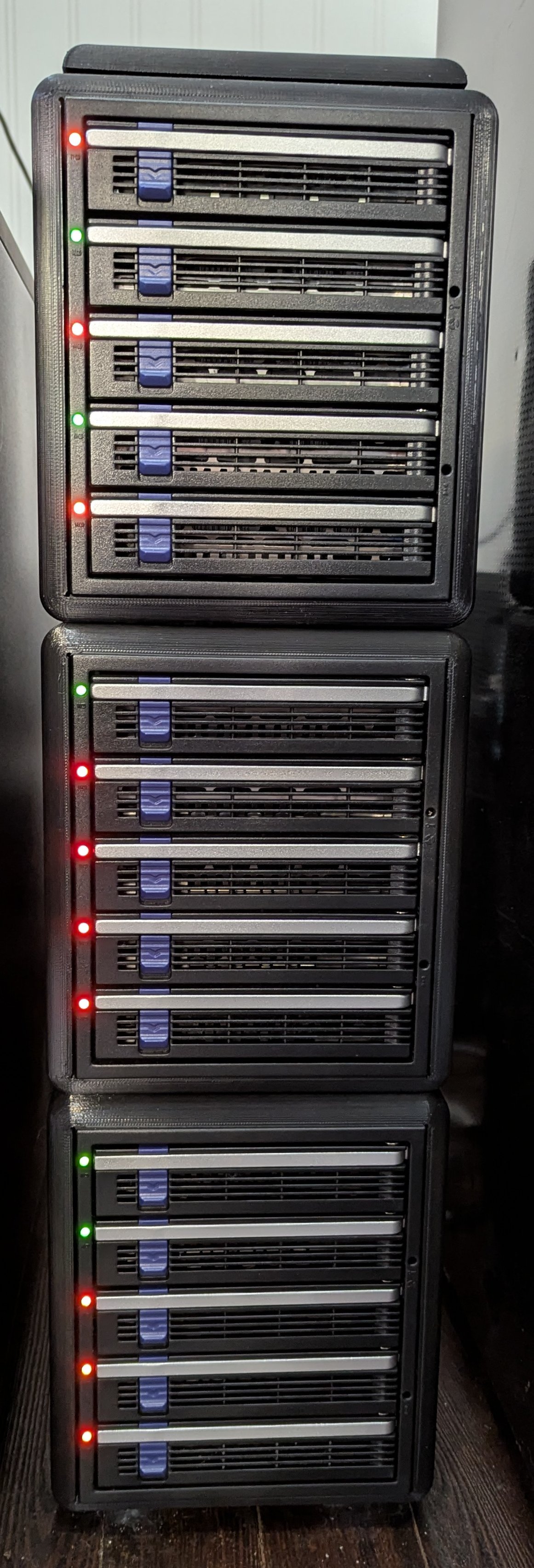 ICY DOCK FatCage Expandable Disk Enclosure