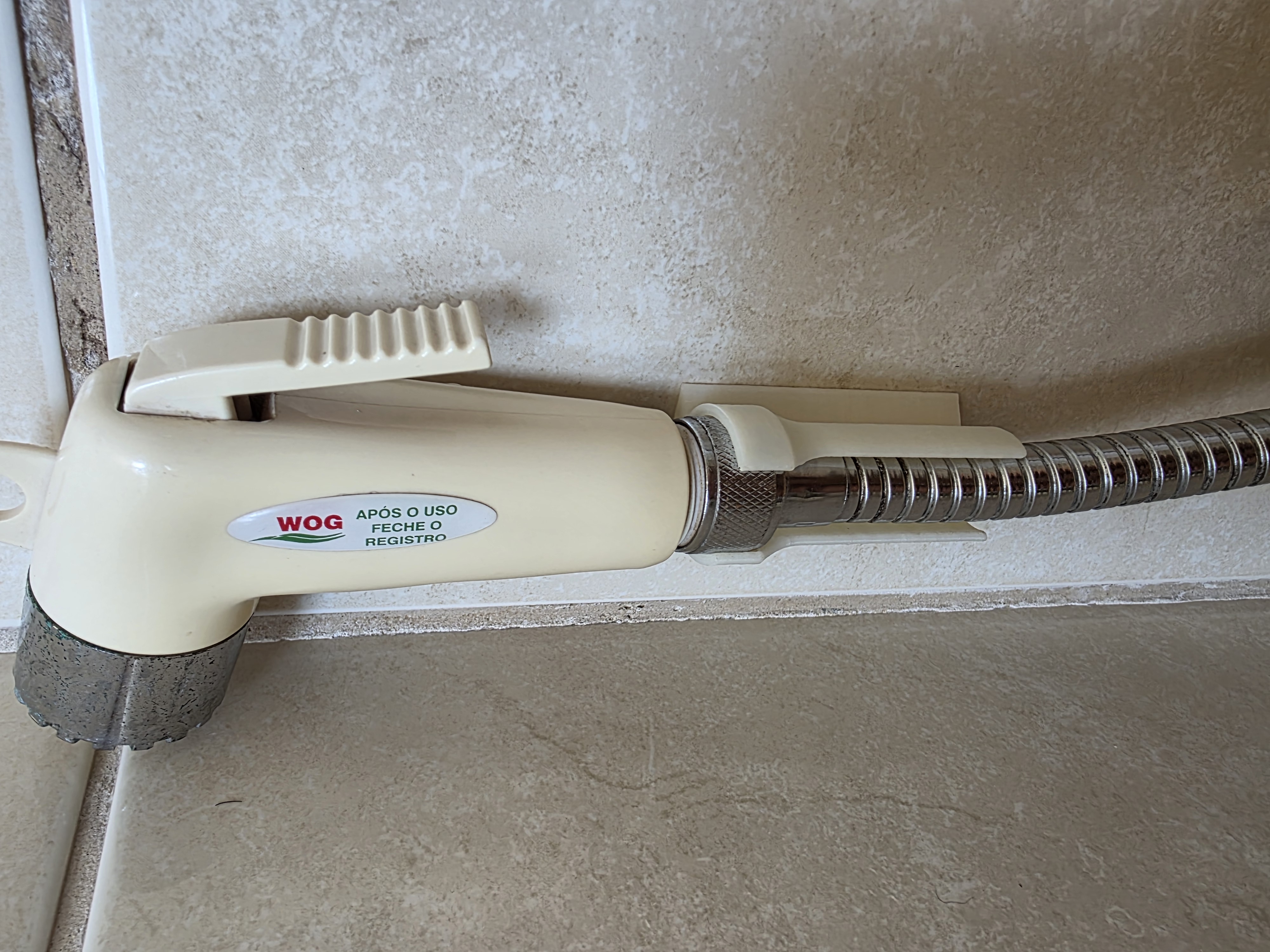 Handheld showerhead mount