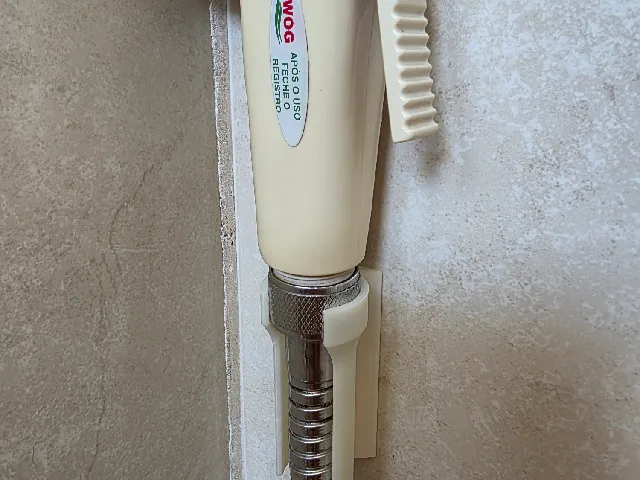 Handheld showerhead mount