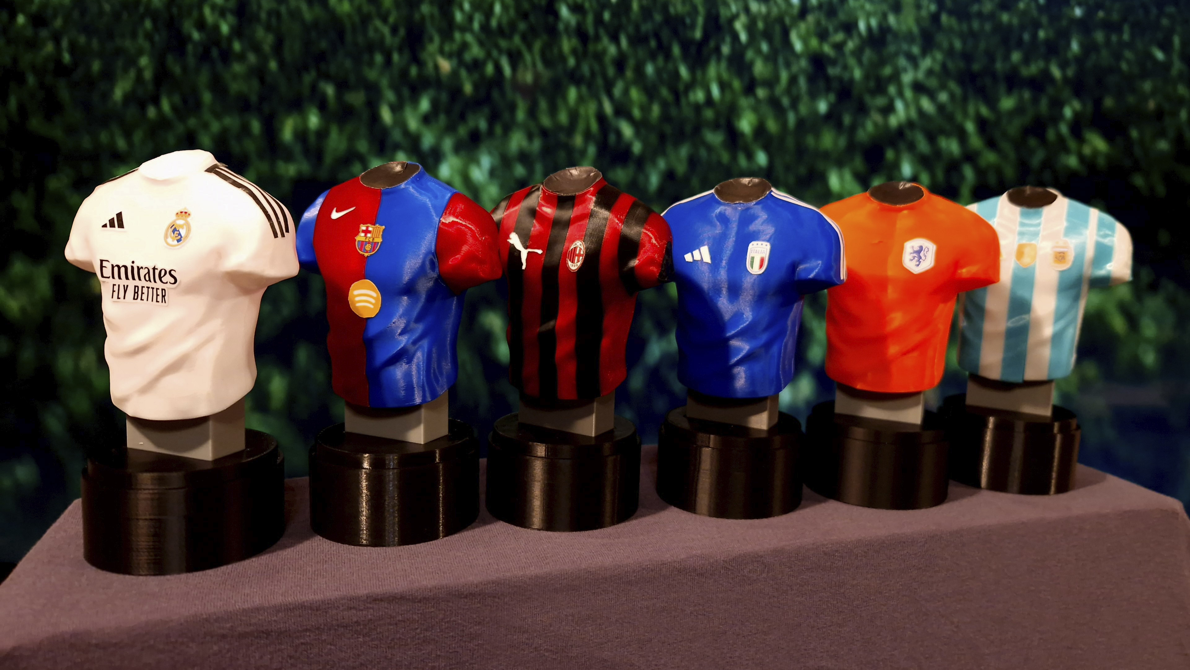 Football Jersey with base (single extruder, no support needed)