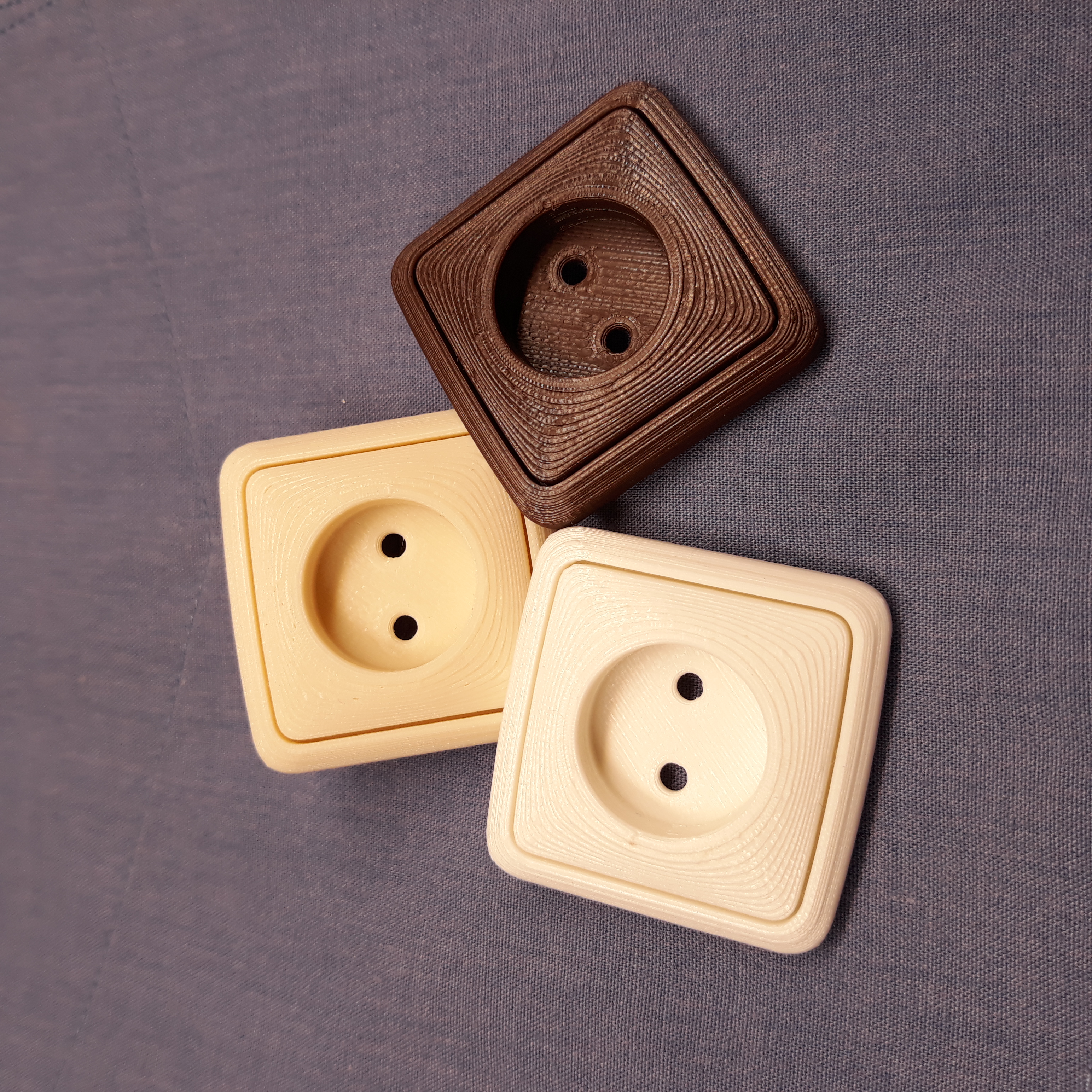 Socket button
