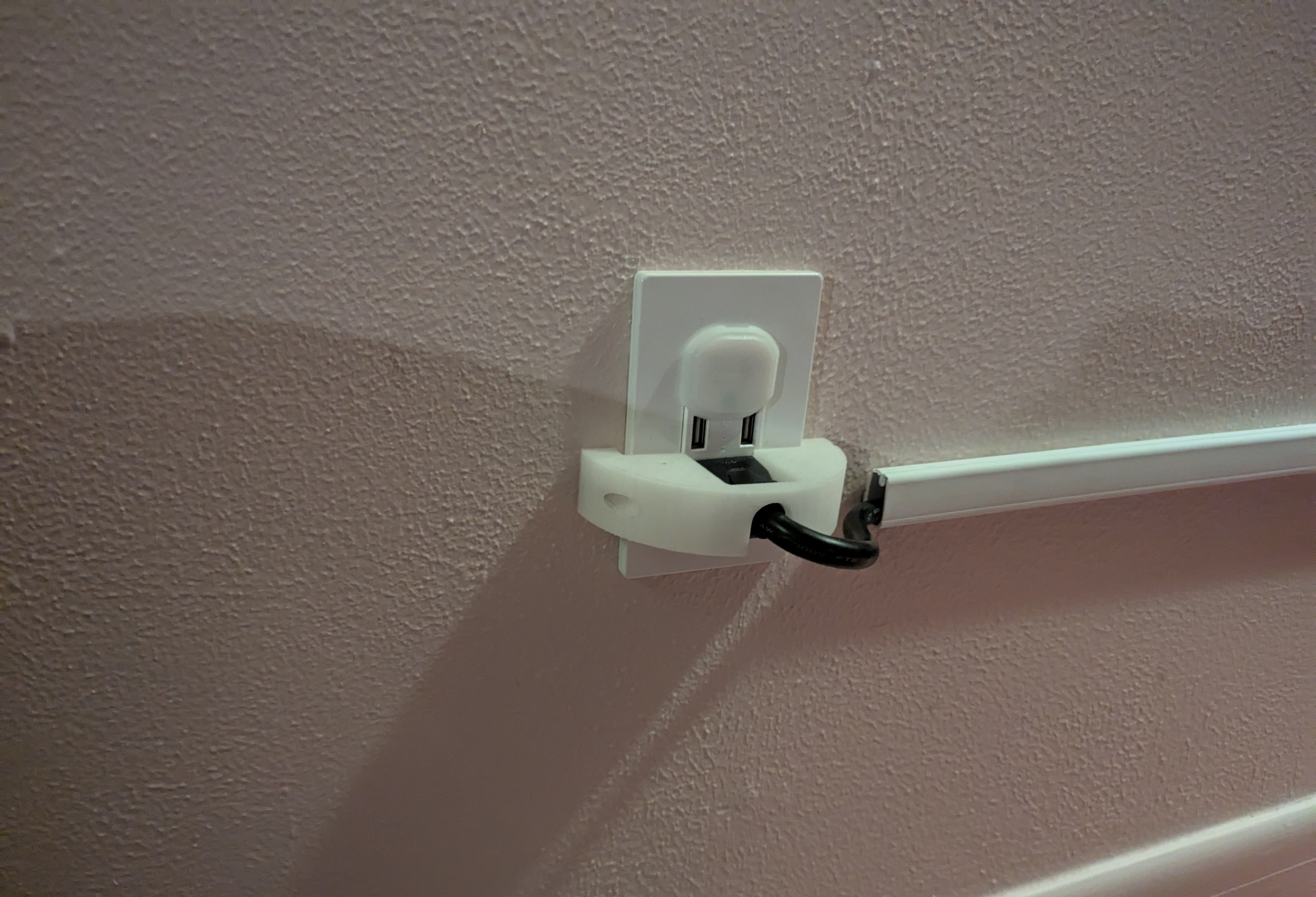Miniatura 2 do modelo 3D Computer Power Plug Guard