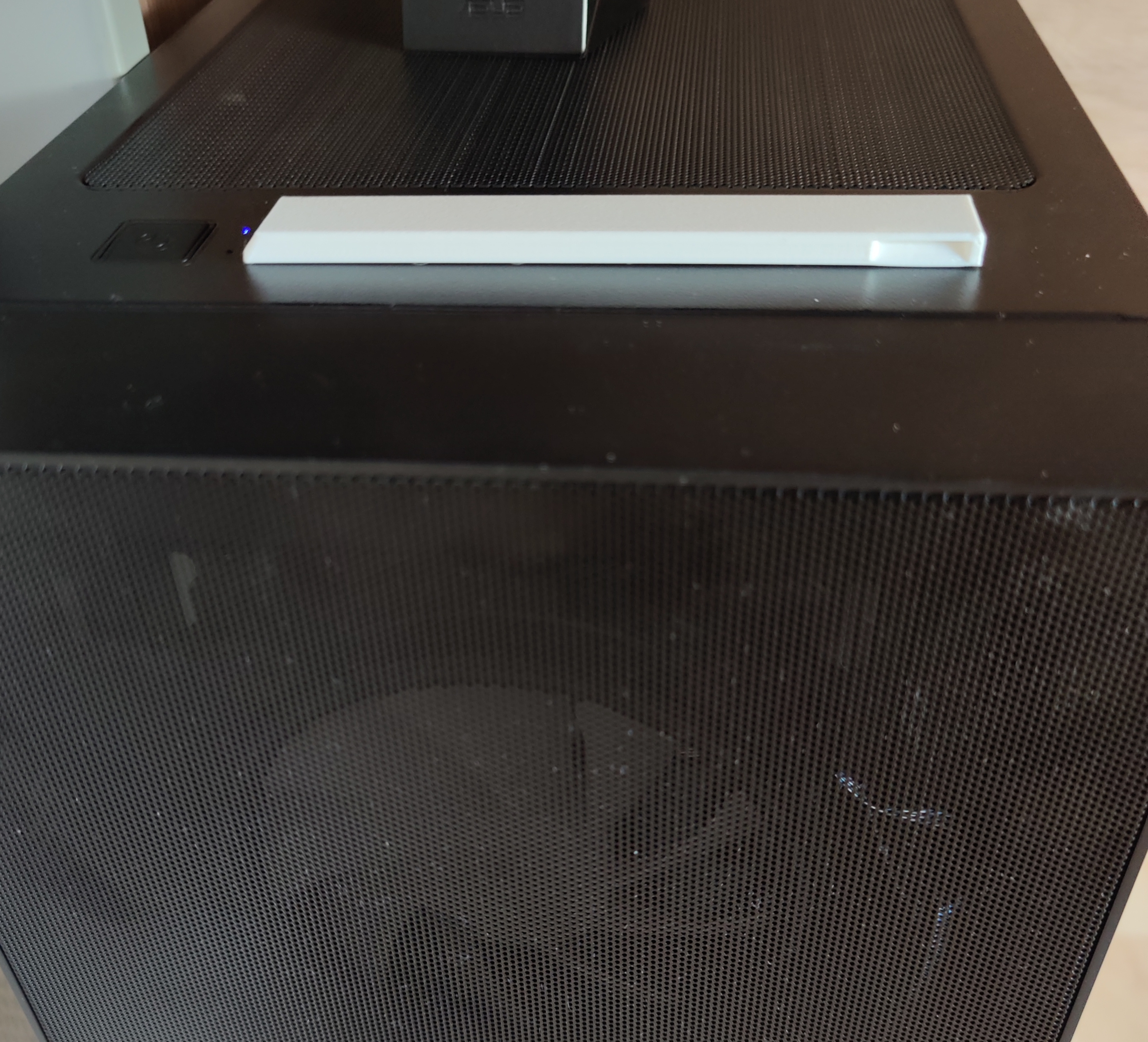 Staubschutz für die Anschlüsse PC-Gehäuse/ Dust protection for the PC housing connections