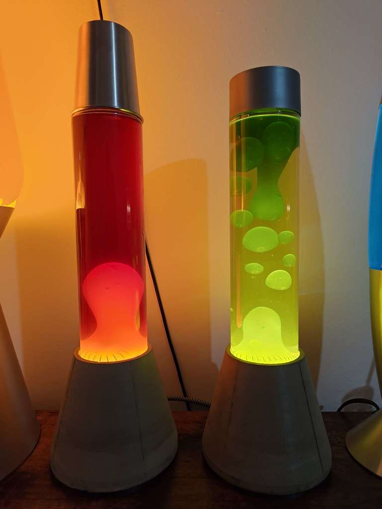 800ml Voss bottle lava lamp concrete base GU10 socket
