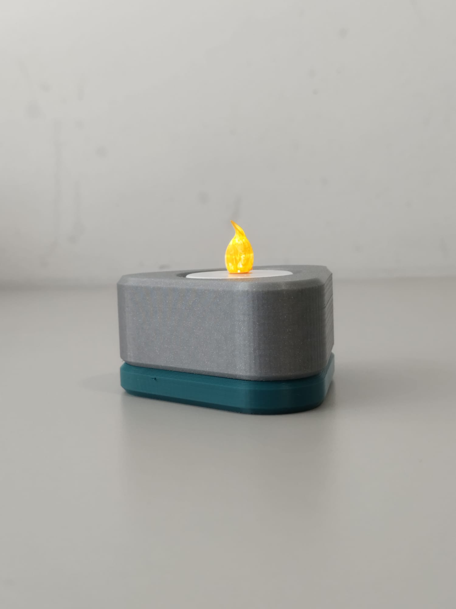 Minimalist triangular candle holder. — thumbnail 3