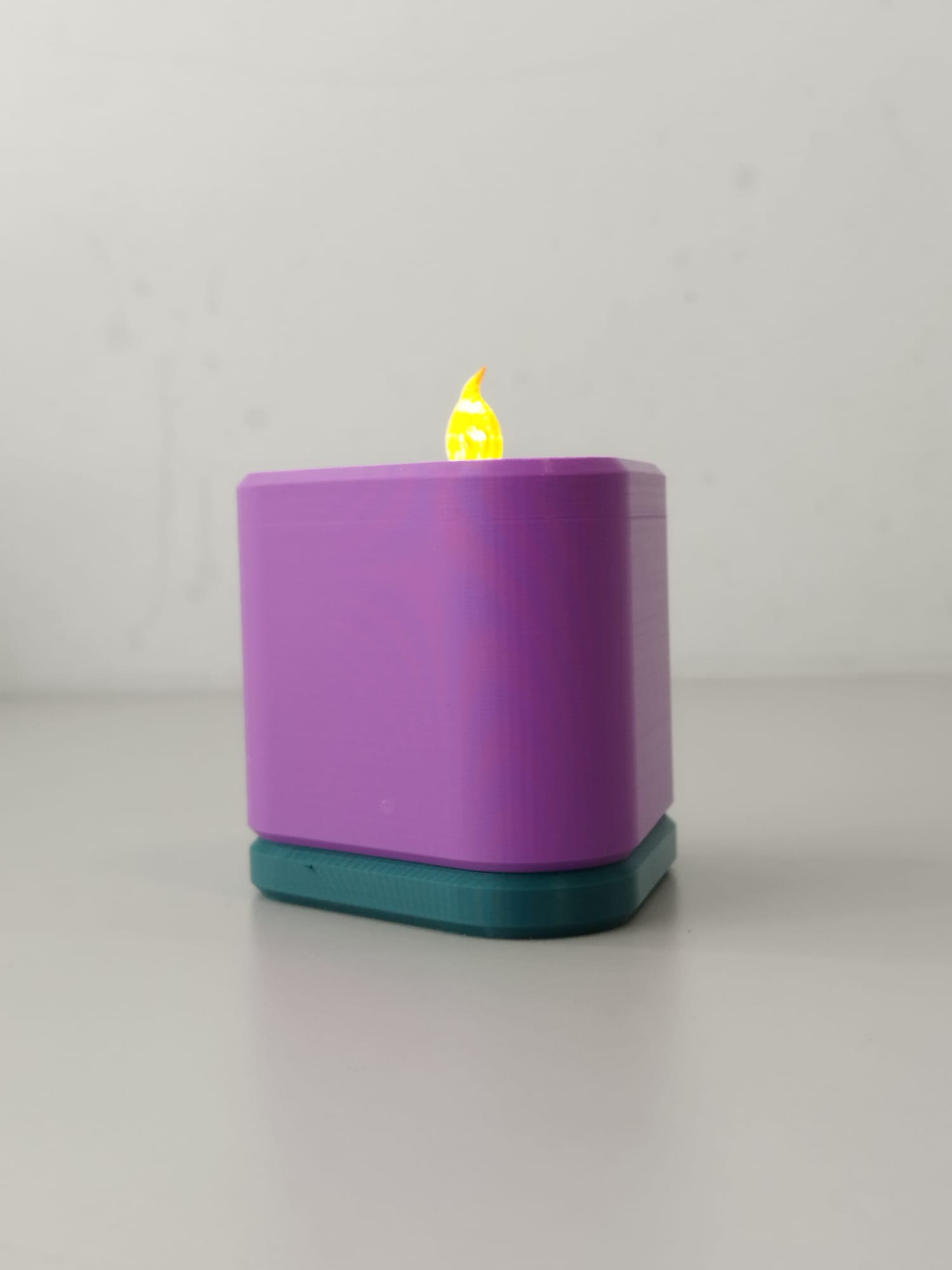 Minimalist triangular candle holder. — thumbnail 5