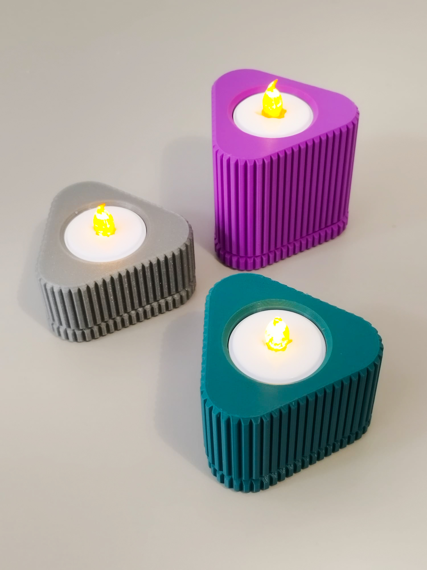 Candle holder with ribbed texture and triangular shape