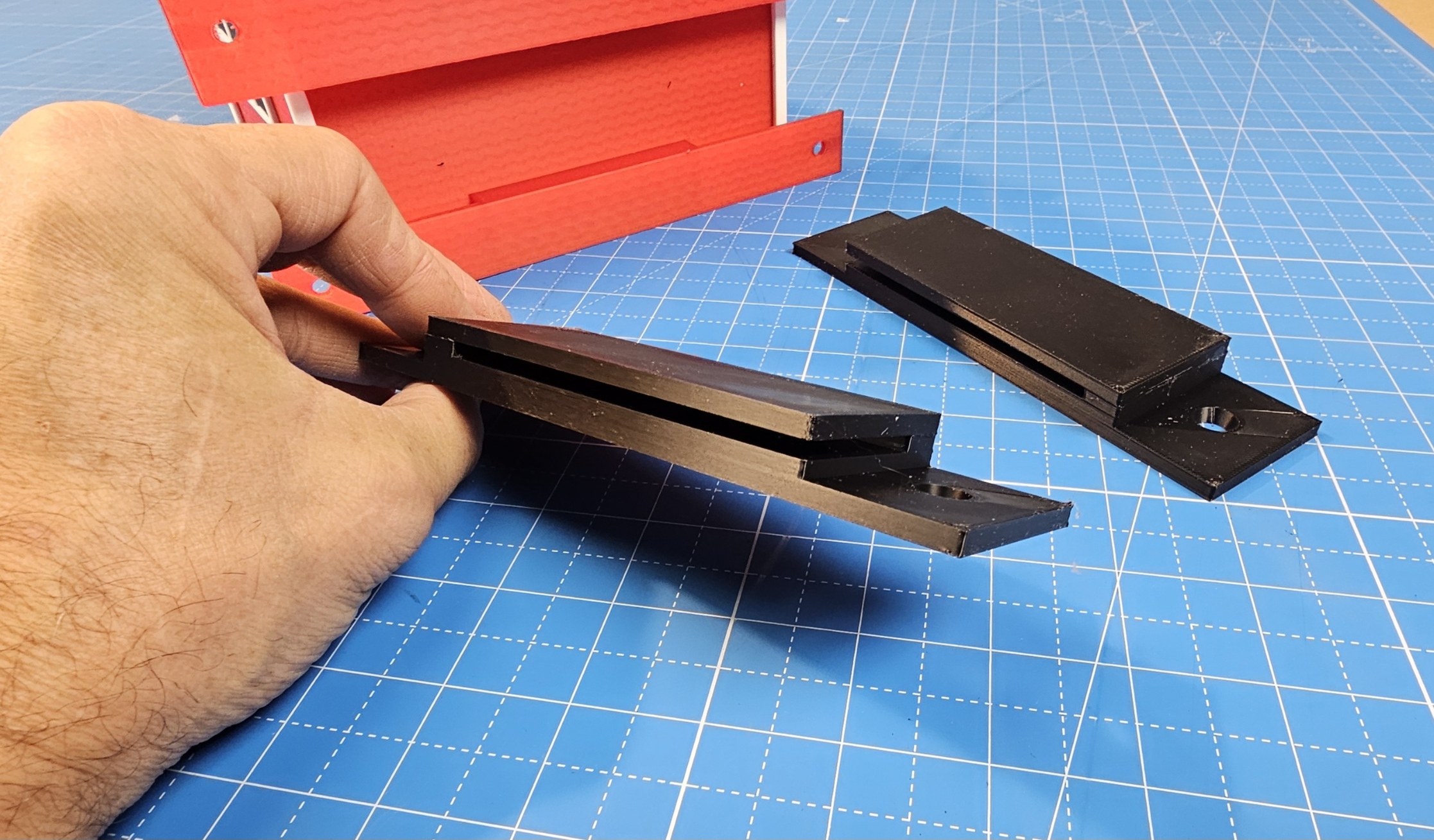 Red Barn Birdhouse — thumbnail 6