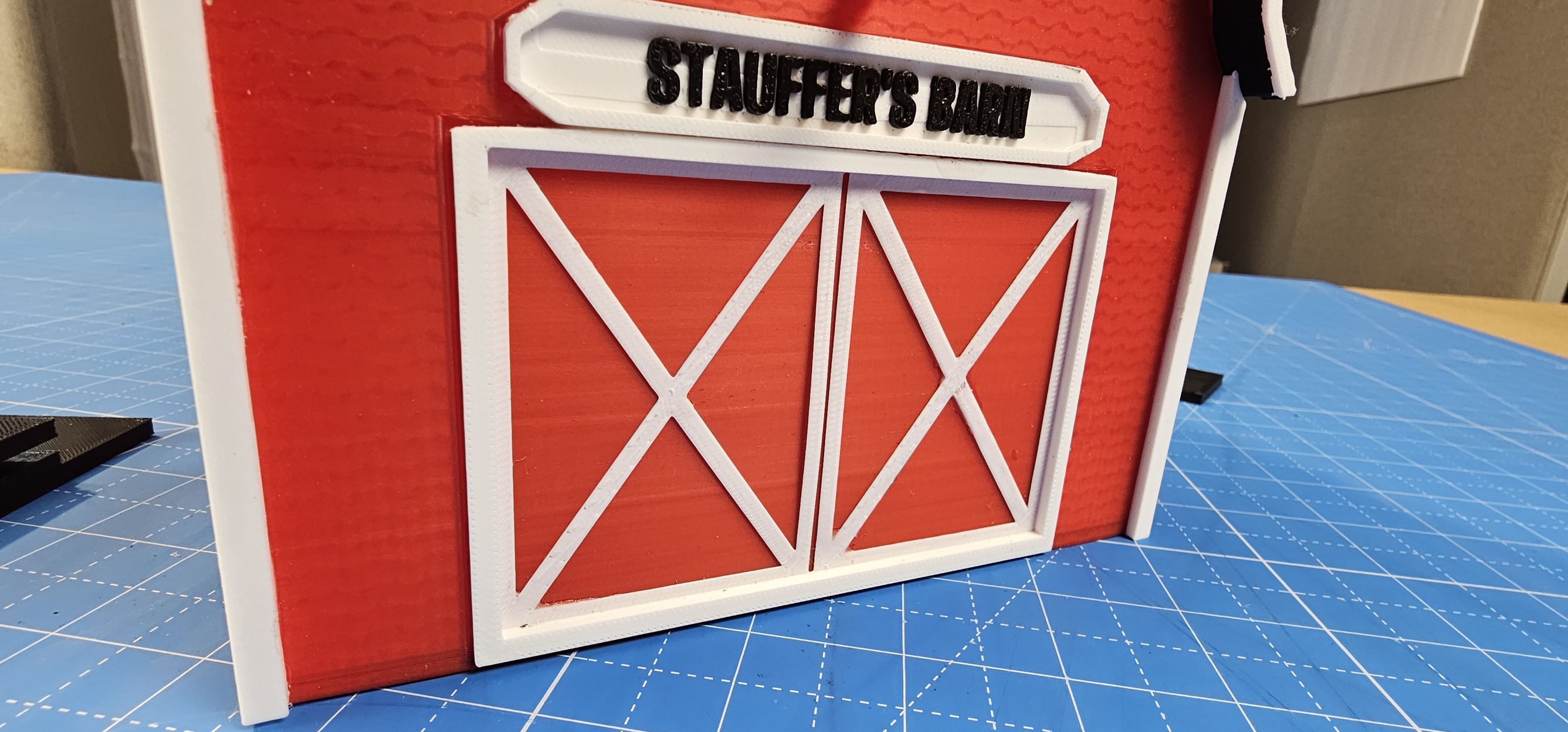 Red Barn Birdhouse — thumbnail 11