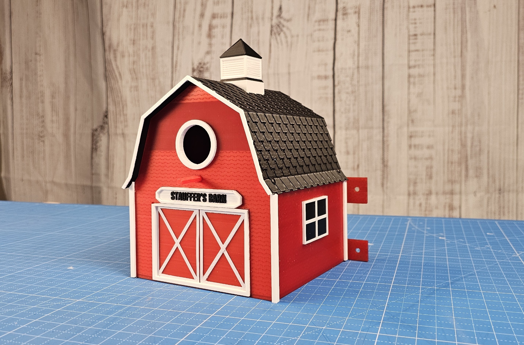 Red Barn Birdhouse — thumbnail 2