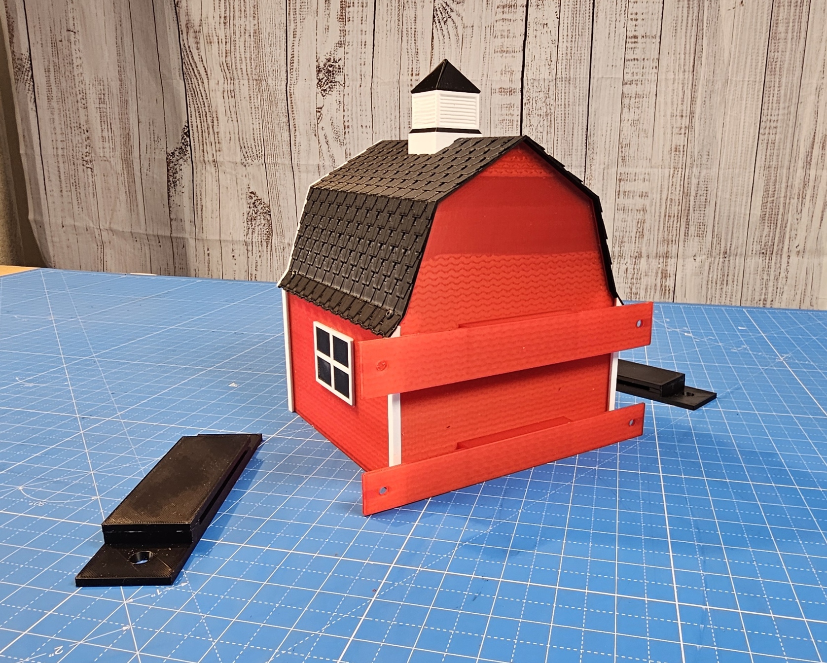 Red Barn Birdhouse — thumbnail 5
