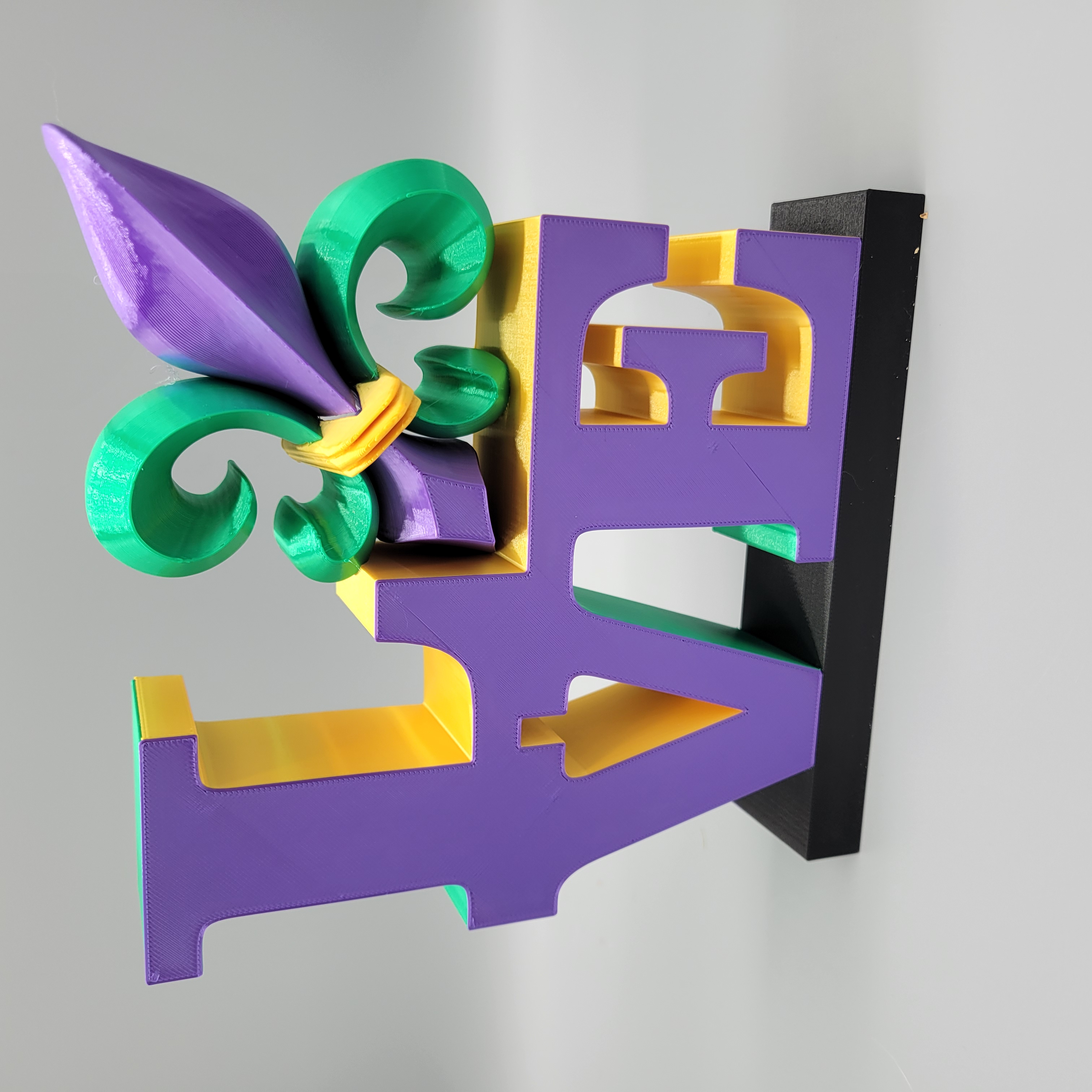 Love Sulpture w Fleur de Lis