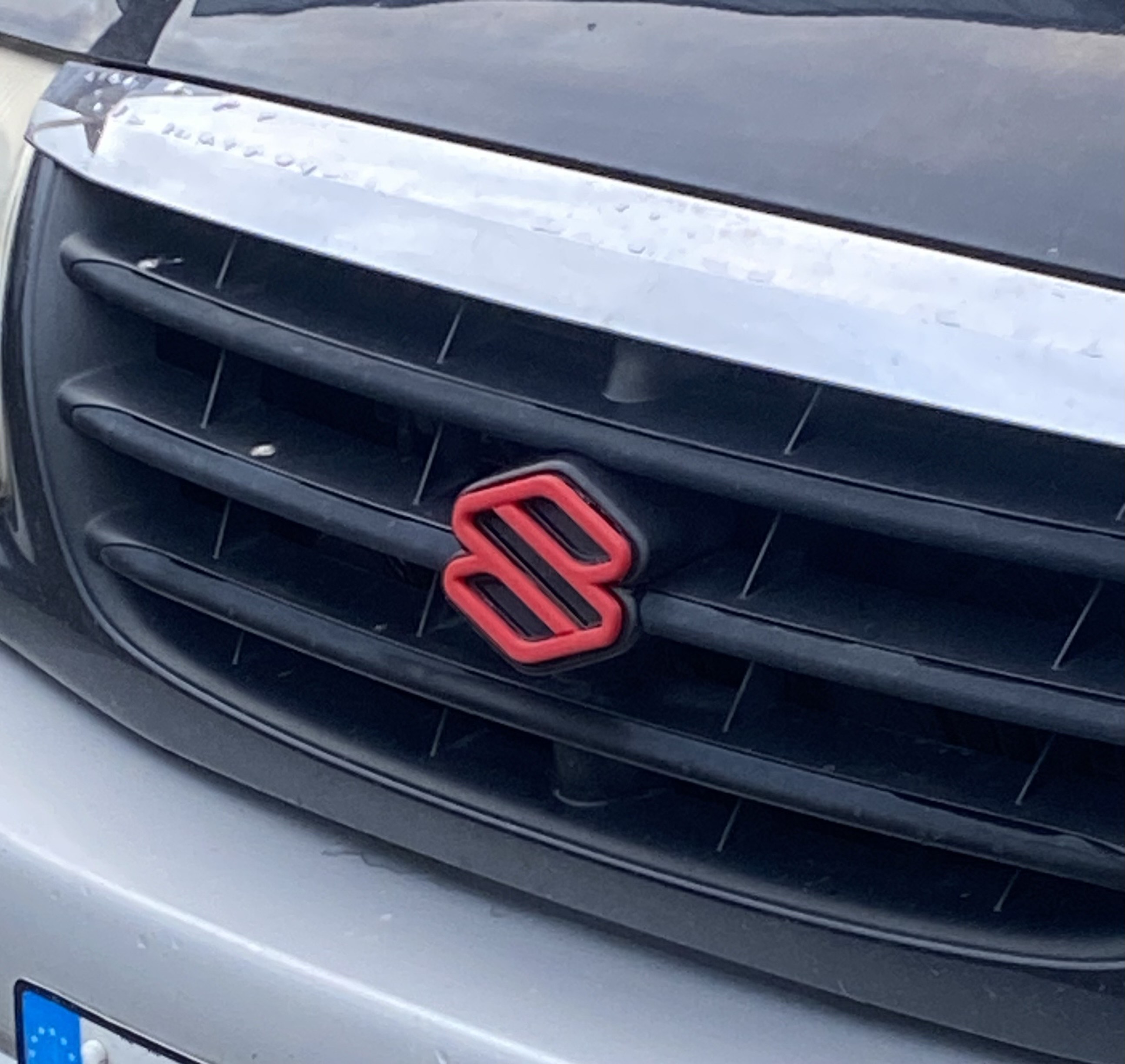 Suzuki badge