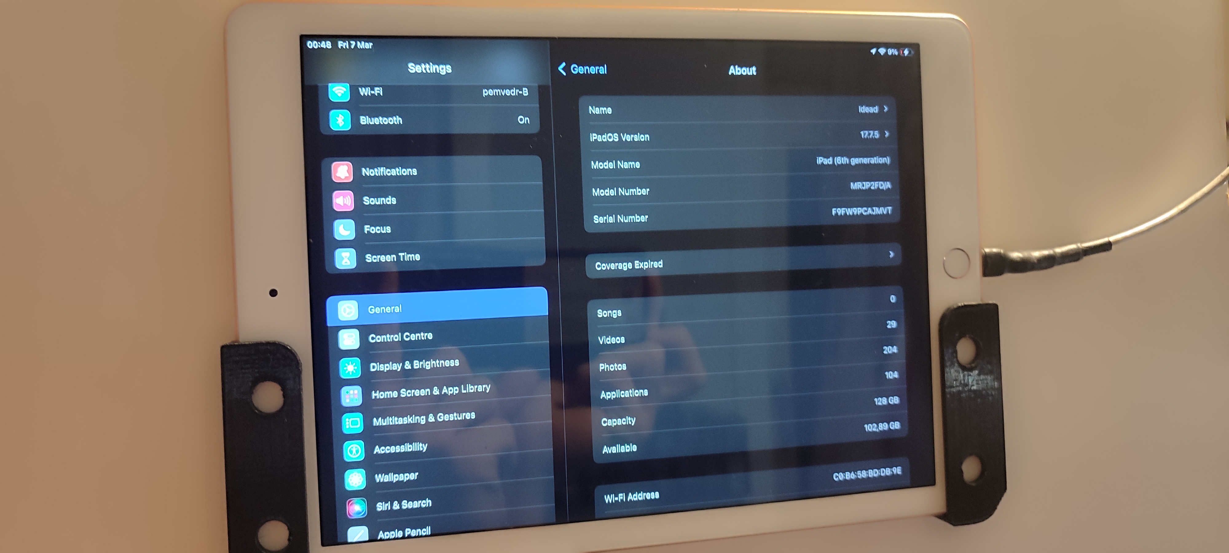 wall mount for ipad