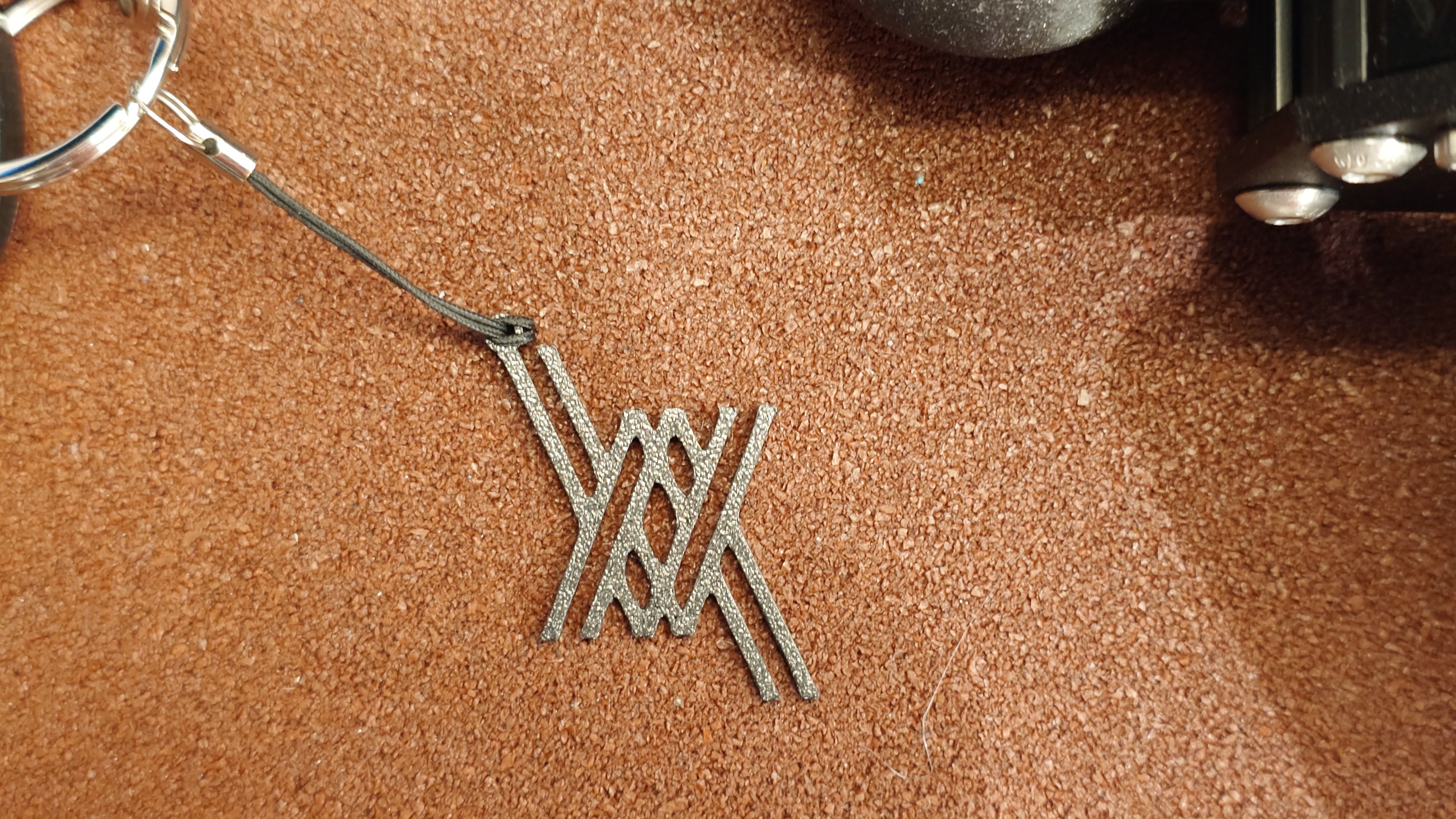 Darling in the Franxx logo keychain