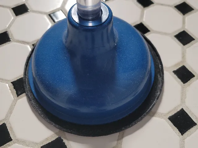 Simple Lipped Bathroom Plunger Tray