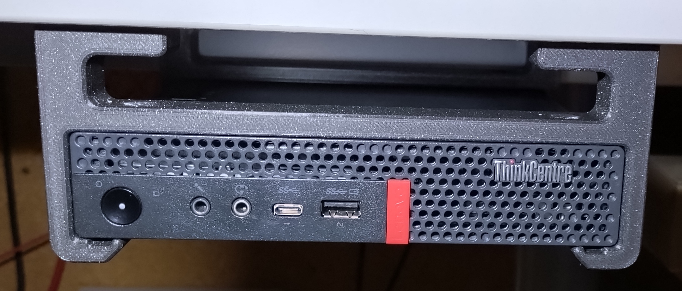 Lenovo ThinkCentre tiny m920q under the desk with offset mount
