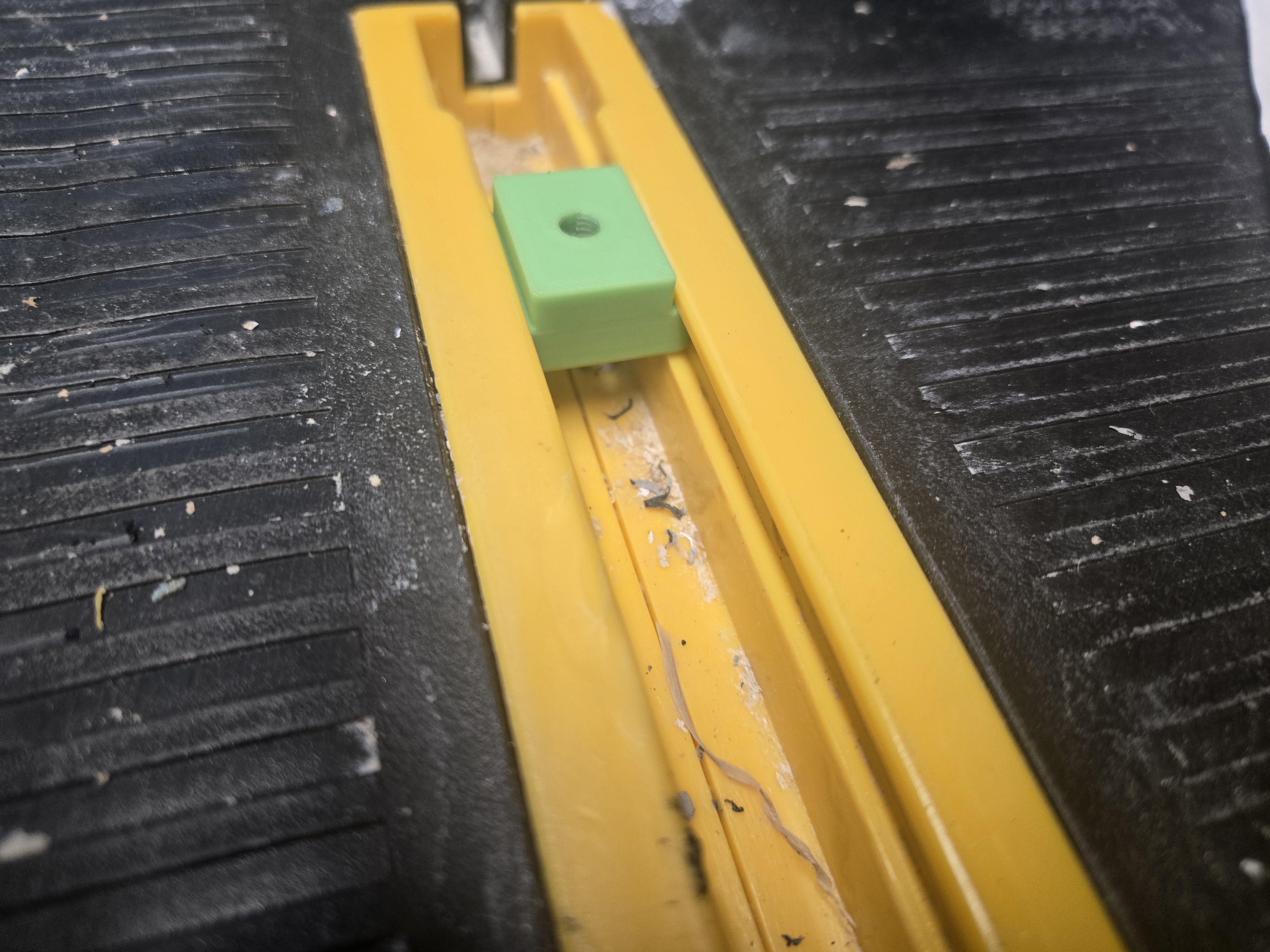 Keter Worktable Slide Clip