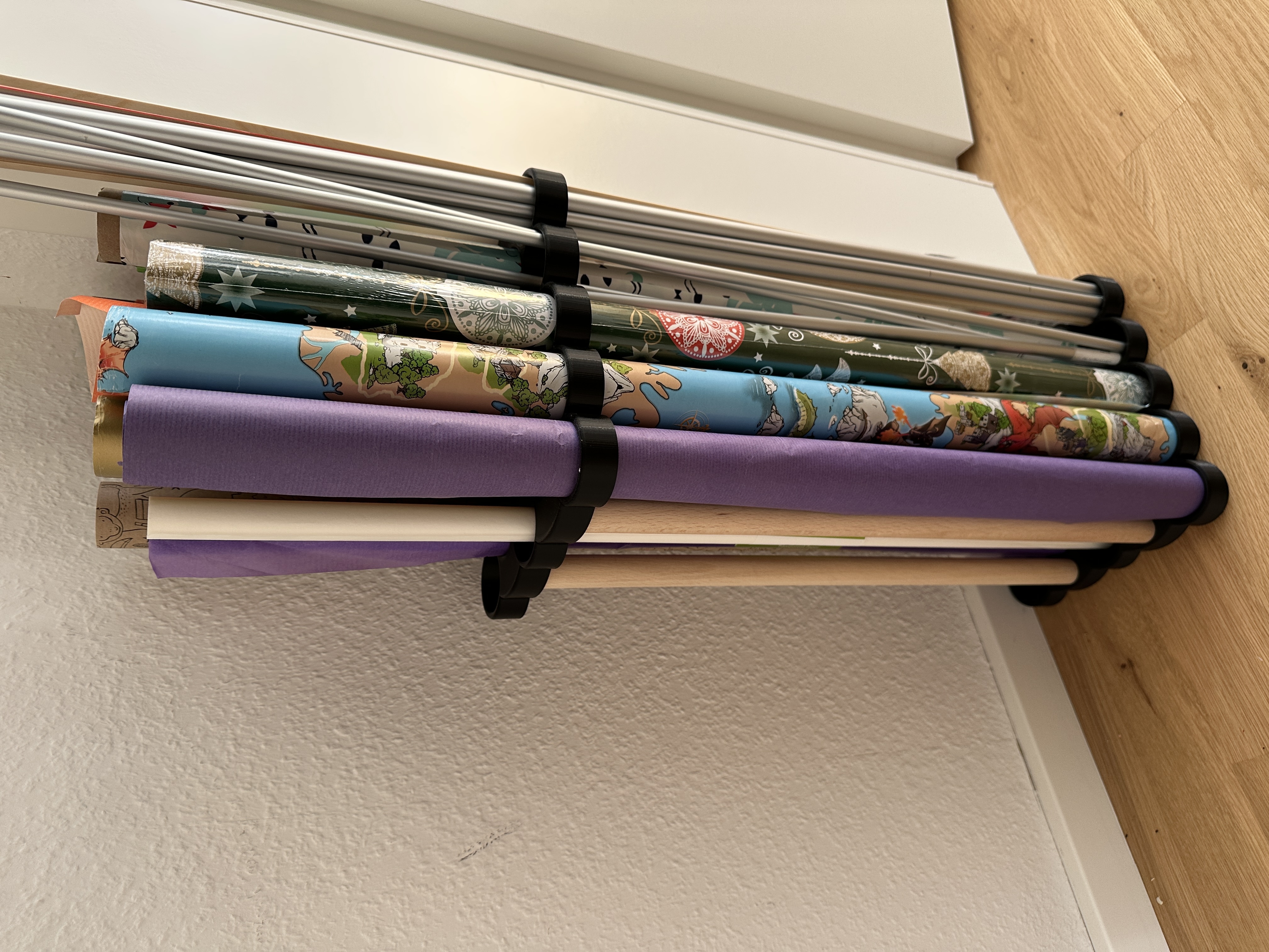 gift wrapping paper holder - Geschenkpapierrollen-Halter