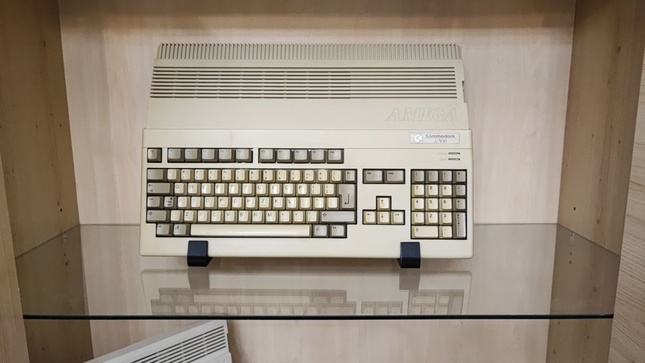 Amiga 1200 - Amiga 600 - Amiga 500 Display Stand - Siliconix