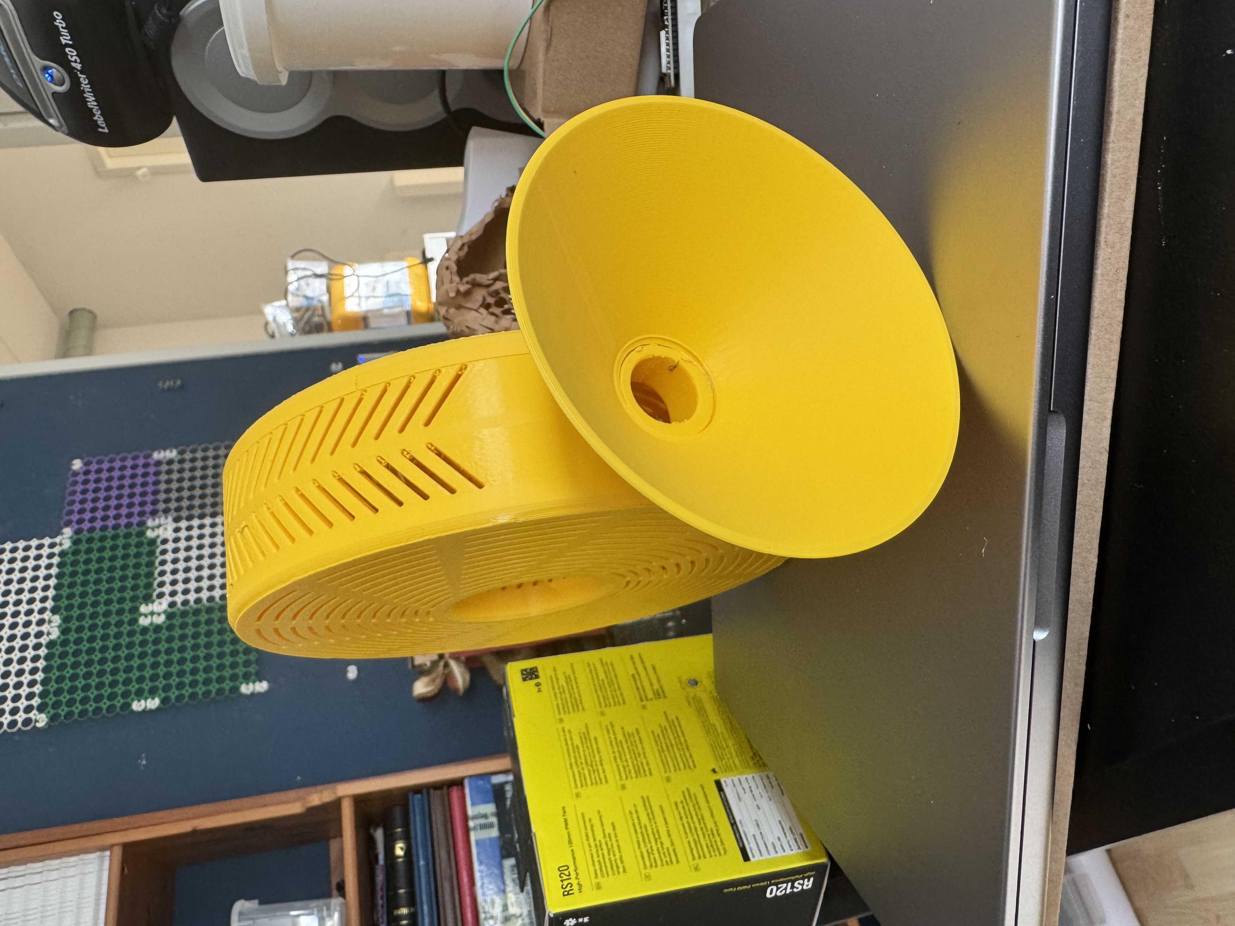 Screwable Funnel for Desicant Dryer Spool