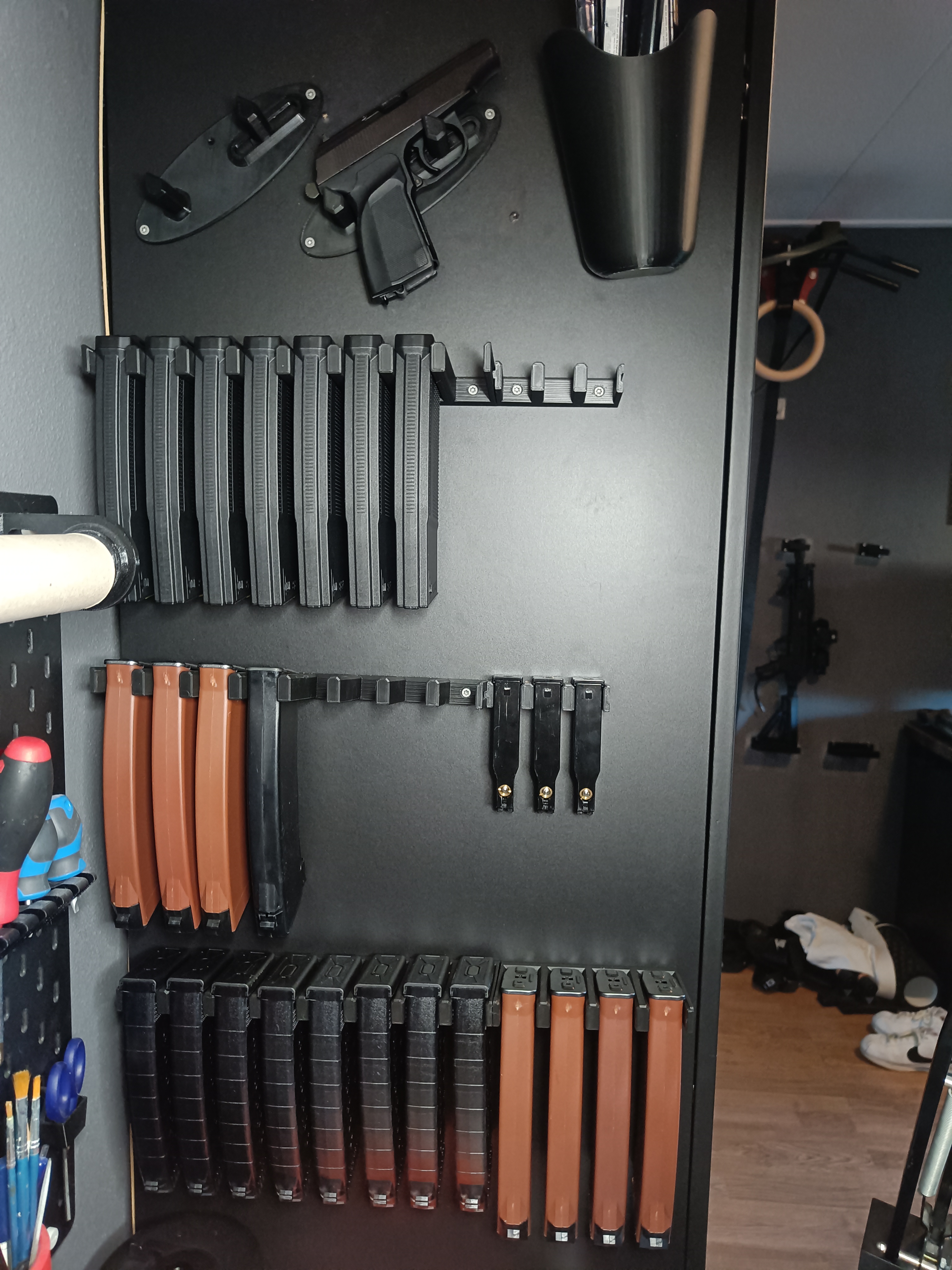 universal magazine hanger/holder/storage