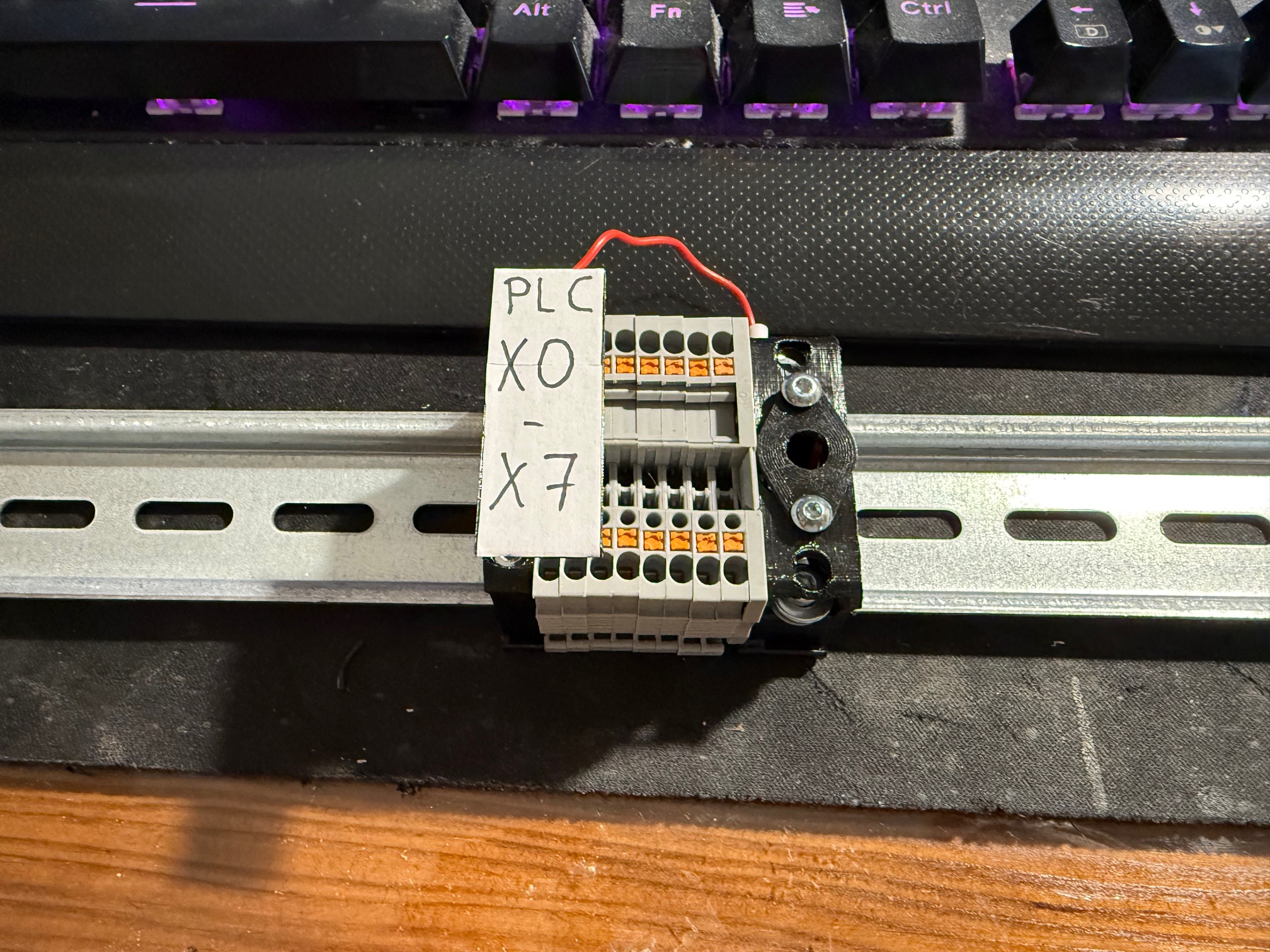 DIN rail wiring terminal label (+endstop)