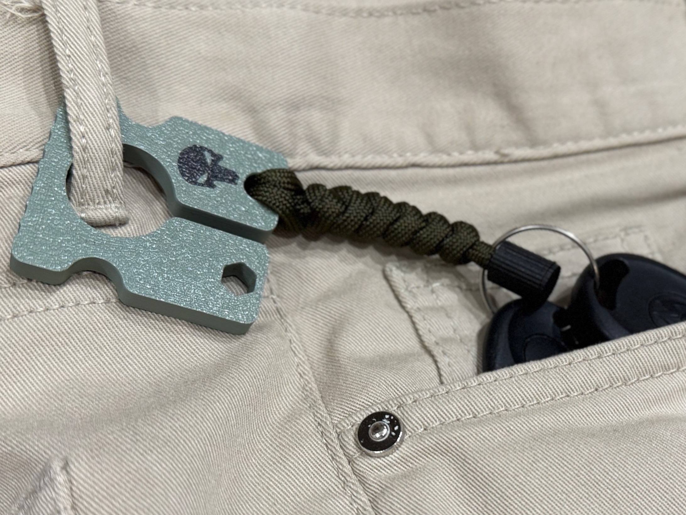EDC BitTag – Keychain with Bit Holder